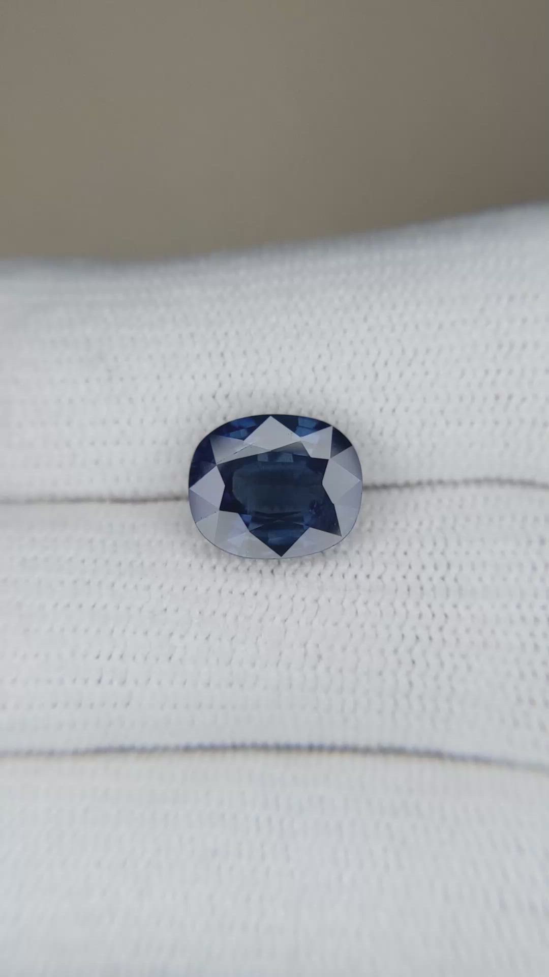 3.09 Ct. Blue Sapphire from Ceylon (Sri Lanka) Size Video