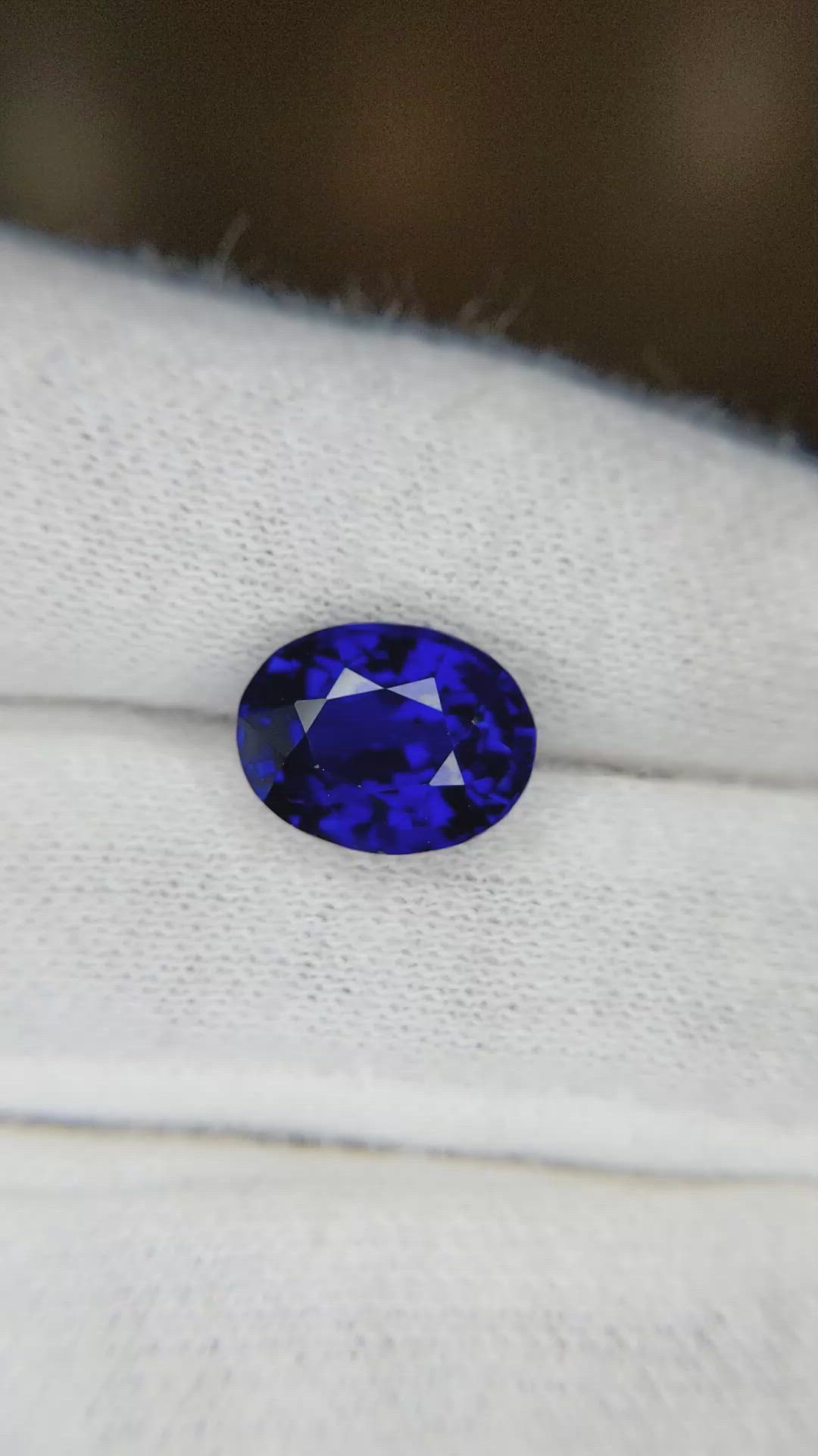 5.24 Ct. Blue Sapphire from Ceylon (Sri Lanka) Size Video
