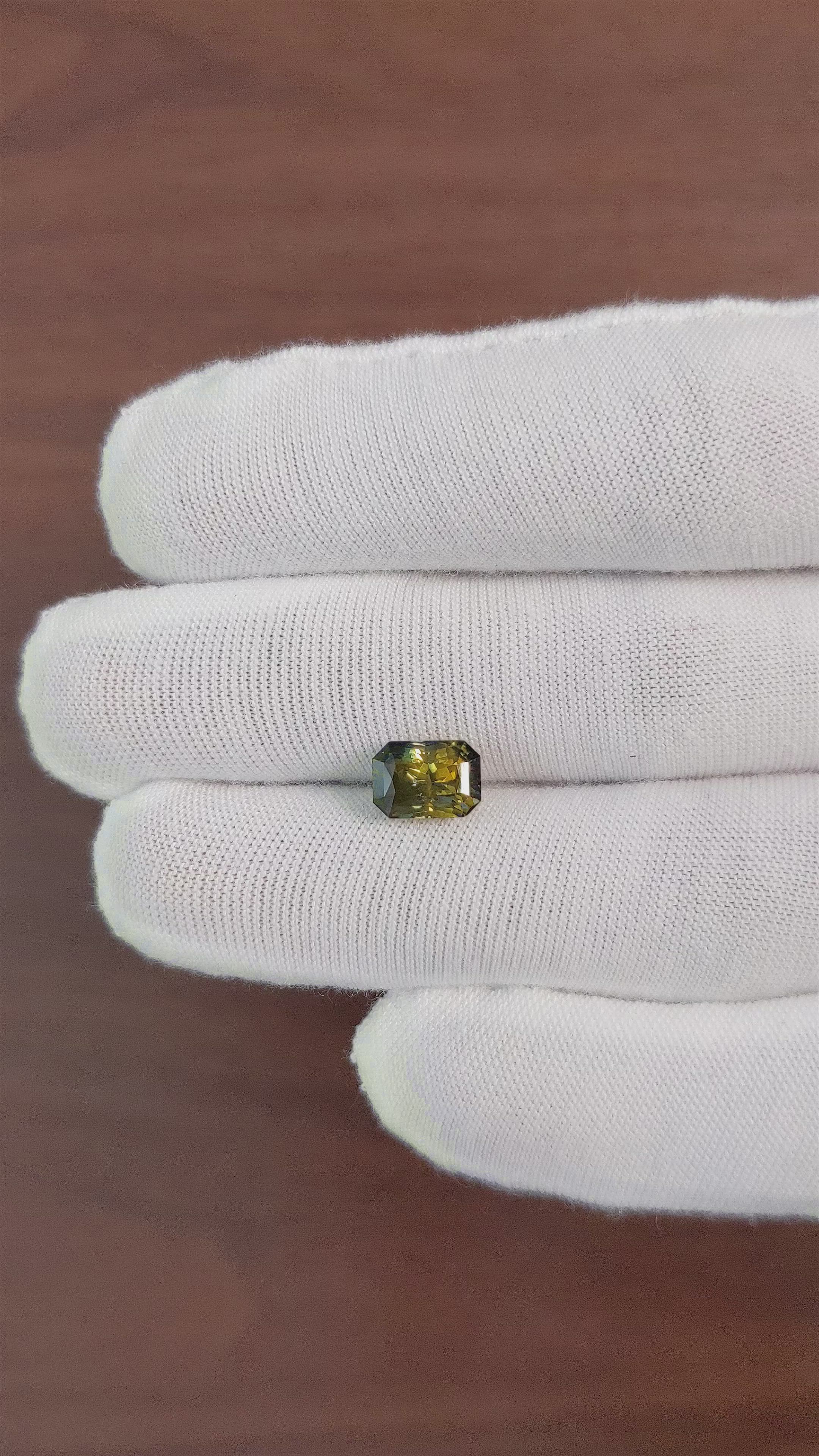 2.86 Ct. Bi Color Sapphire from Ceylon (Sri Lanka) Size Video