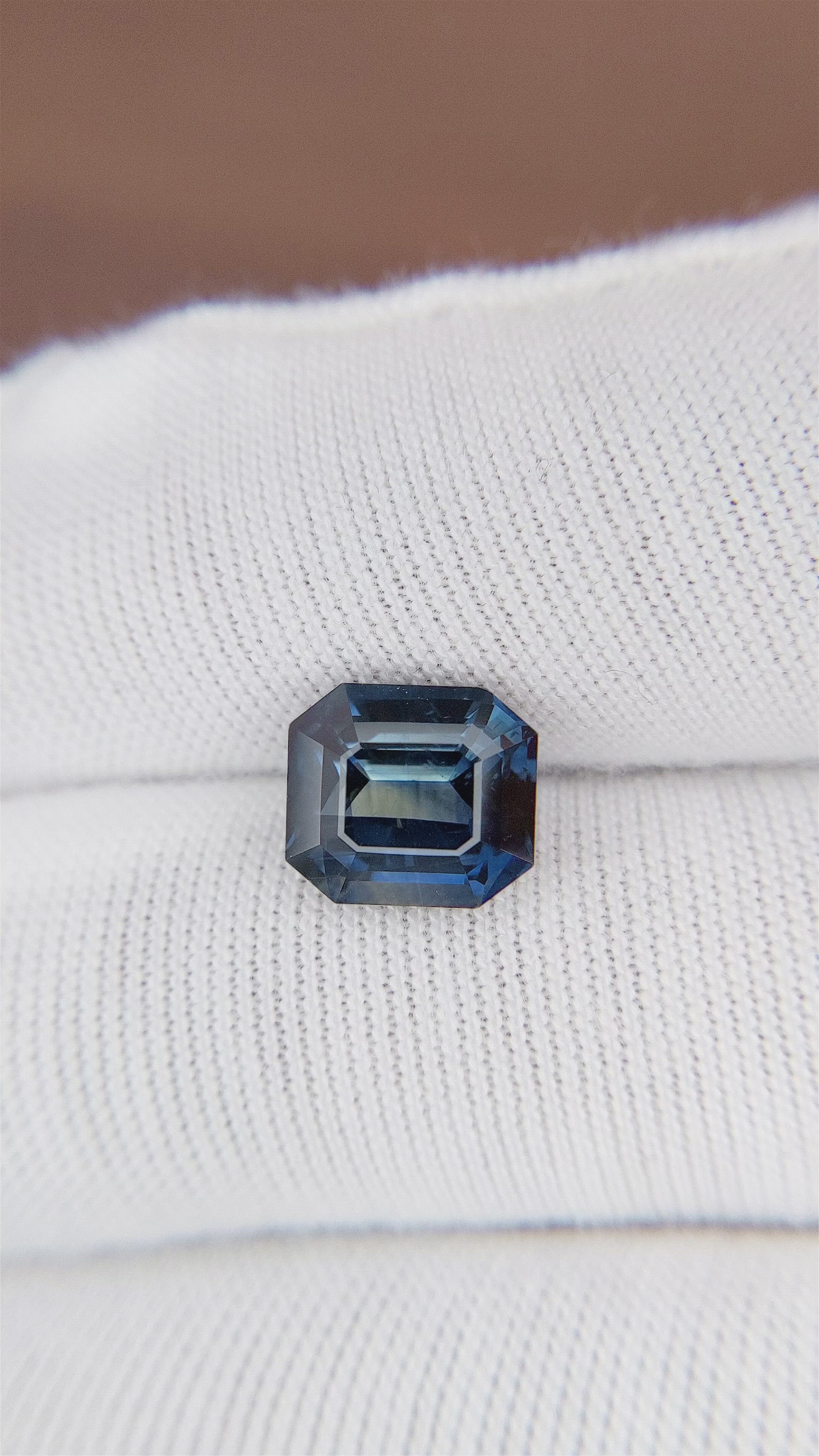 3.21 Ct. Bi Color Sapphire from Ceylon (Sri Lanka) Size Video