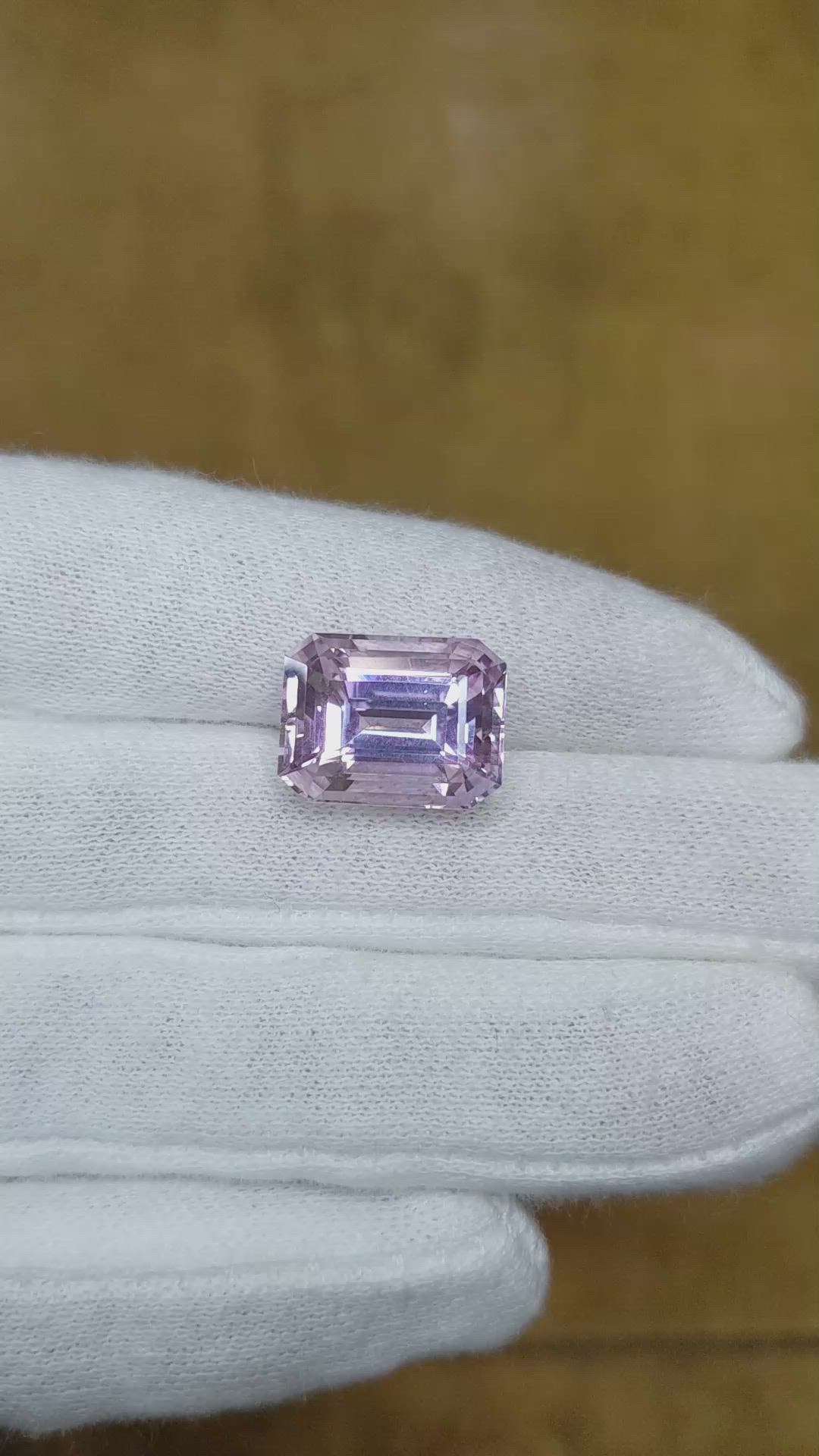 12.66 Ct. Pinkish Purple Sapphire from Ceylon (Sri Lanka) Size Video