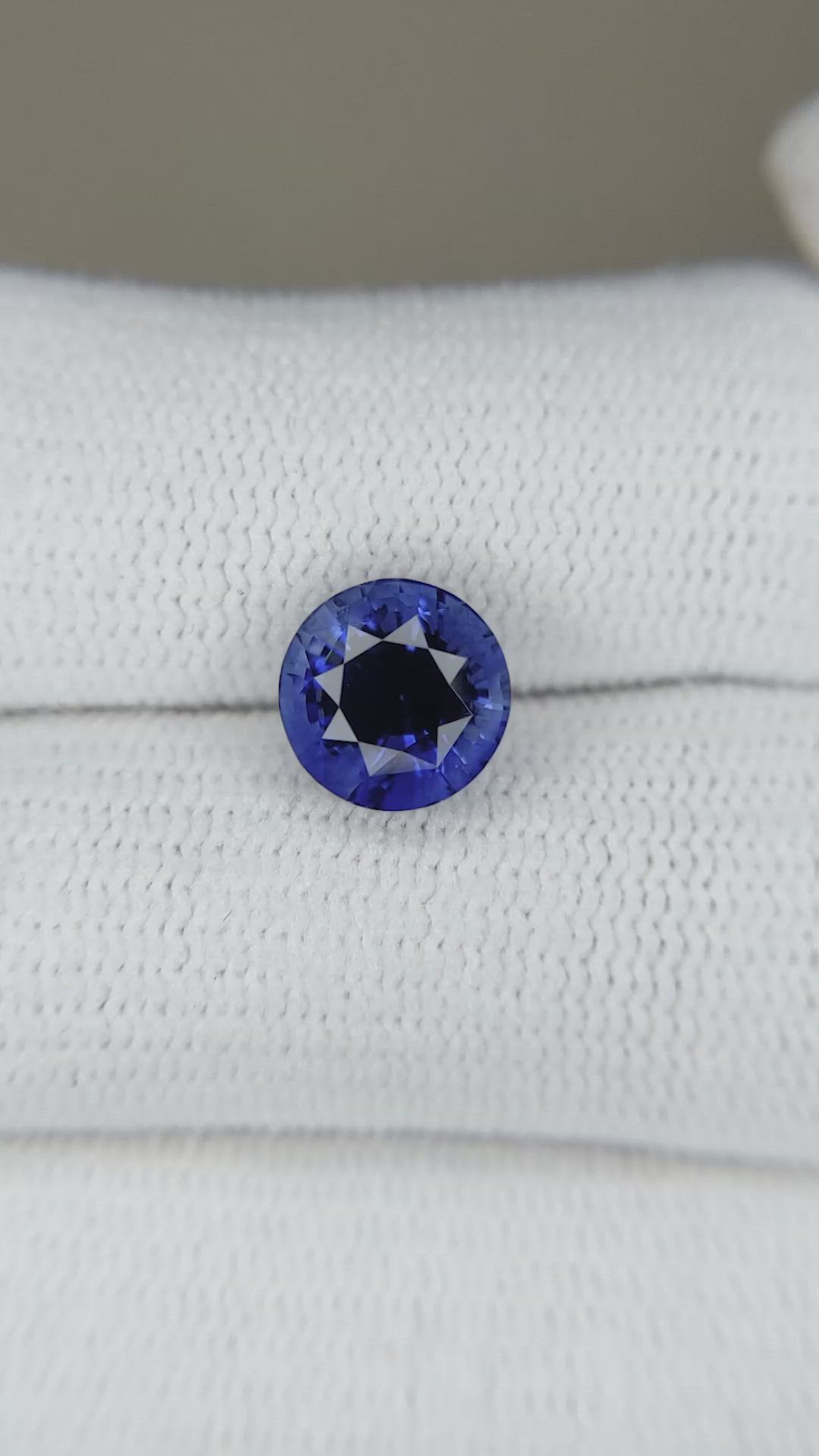 2.50 Ct. Blue Sapphire from Ceylon (Sri Lanka) Size Video