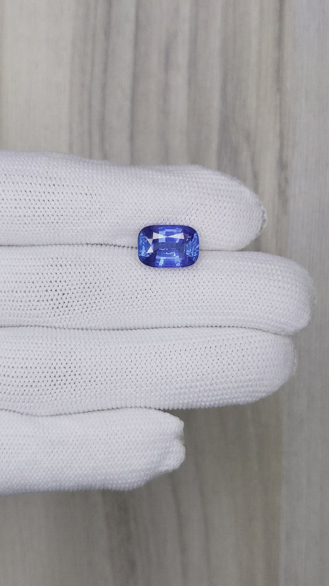 5.56 Ct. Blue Sapphire from Ceylon (Sri Lanka) Size Video