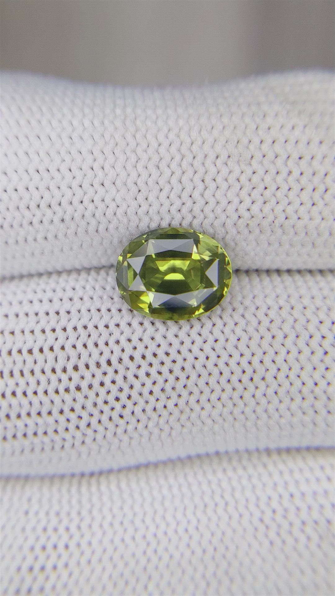 3.03 Ct. Bi Color Sapphire from Ceylon (Sri Lanka) Size Video