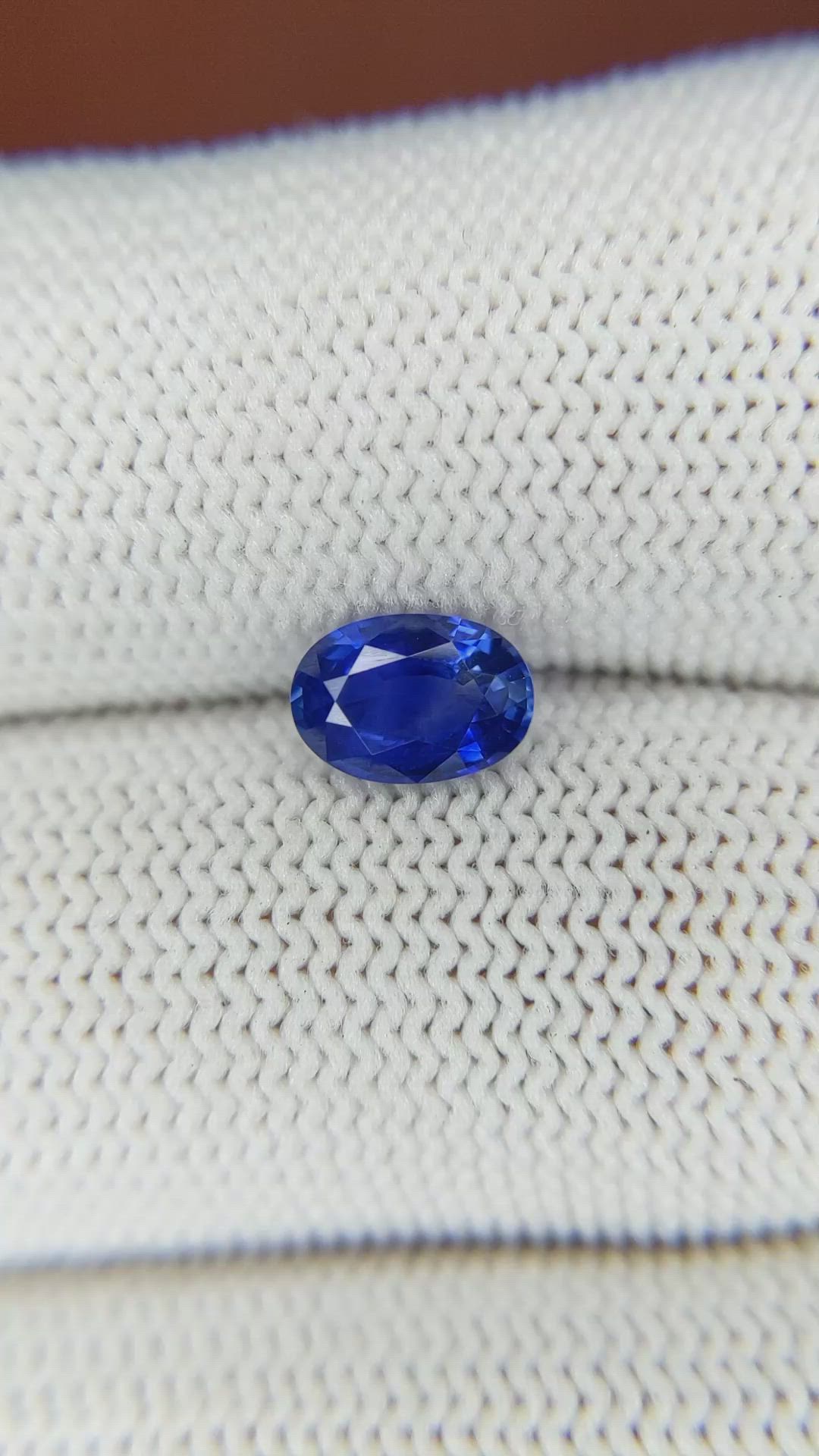 0.95 Ct. Blue Sapphire from Ceylon (Sri Lanka) Size Video