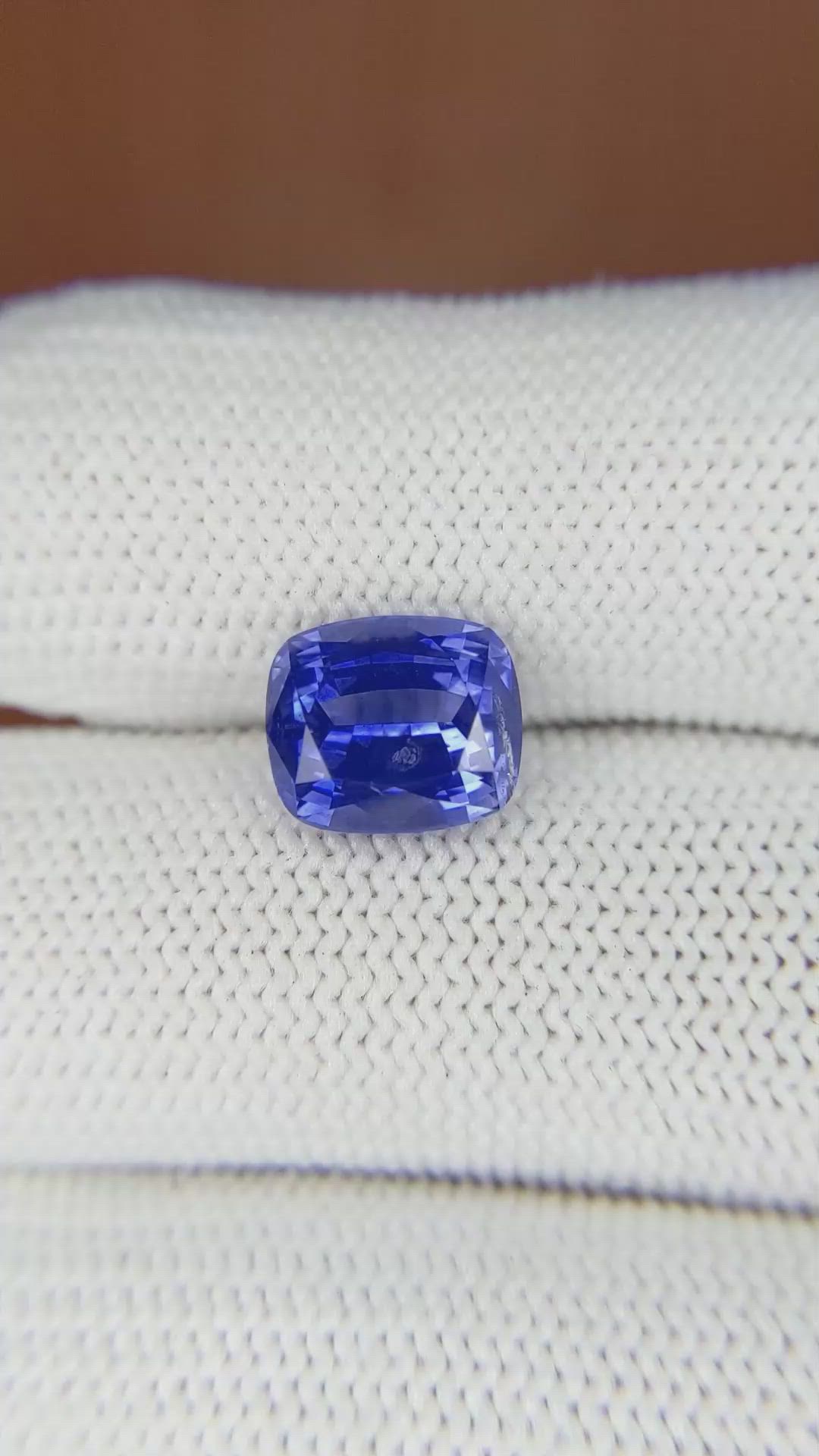 3.71 Ct. Blue Sapphire from Ceylon (Sri Lanka) Size Video