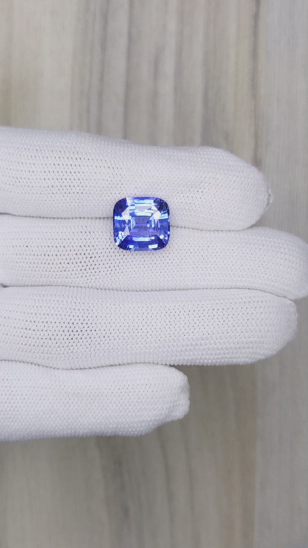 7.56 Ct. Blue Sapphire from Ceylon (Sri Lanka) Size Video
