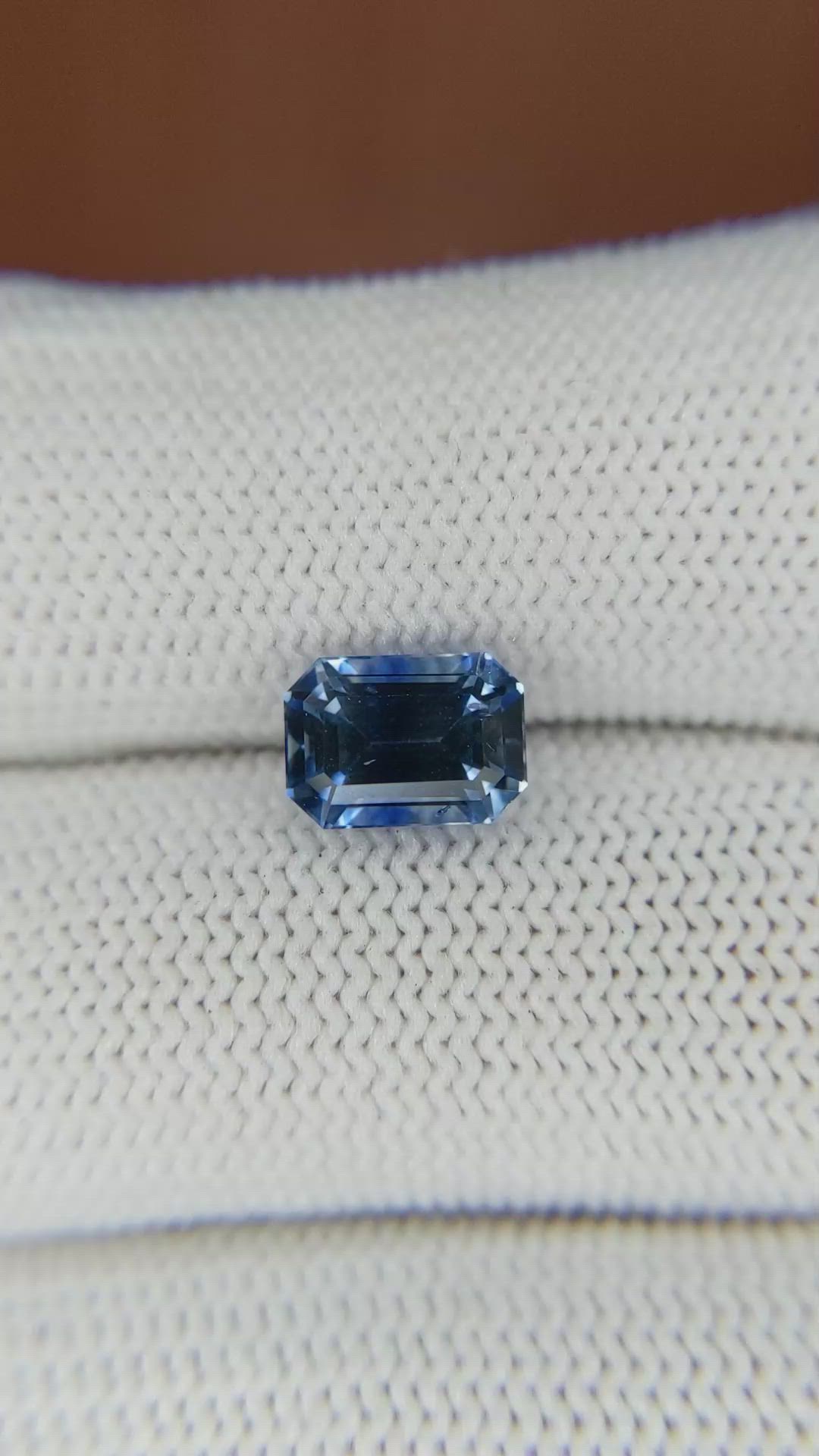 2.32 Ct. Bi Color Sapphire from Ceylon (Sri Lanka) Size Video