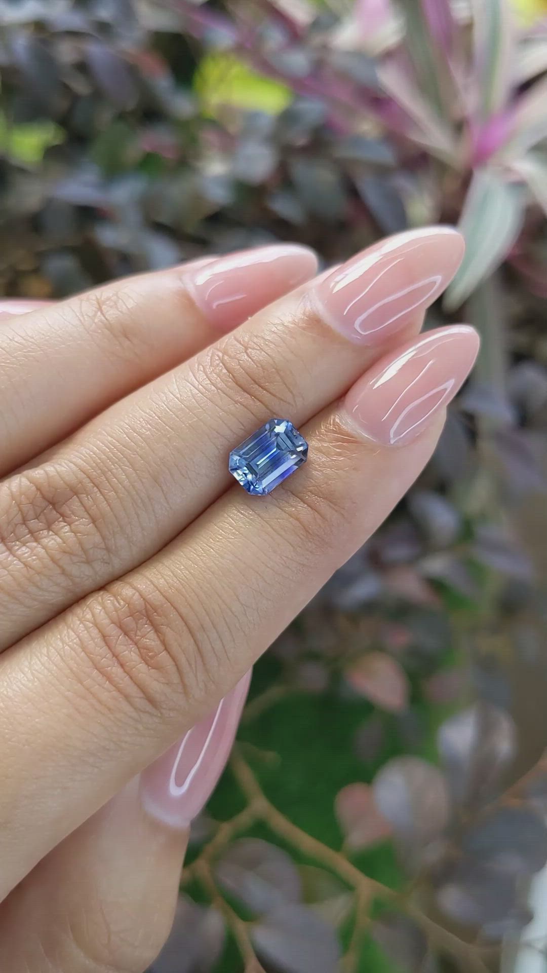2.32 Ct. Bi Color Sapphire from Ceylon (Sri Lanka) Size Video