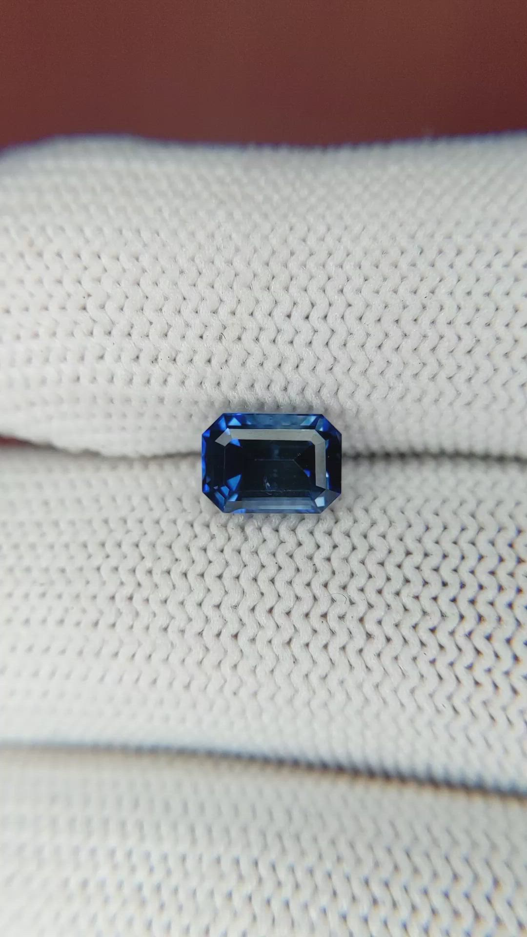 1.57 Ct. Blue Sapphire from Ceylon (Sri Lanka) Size Video