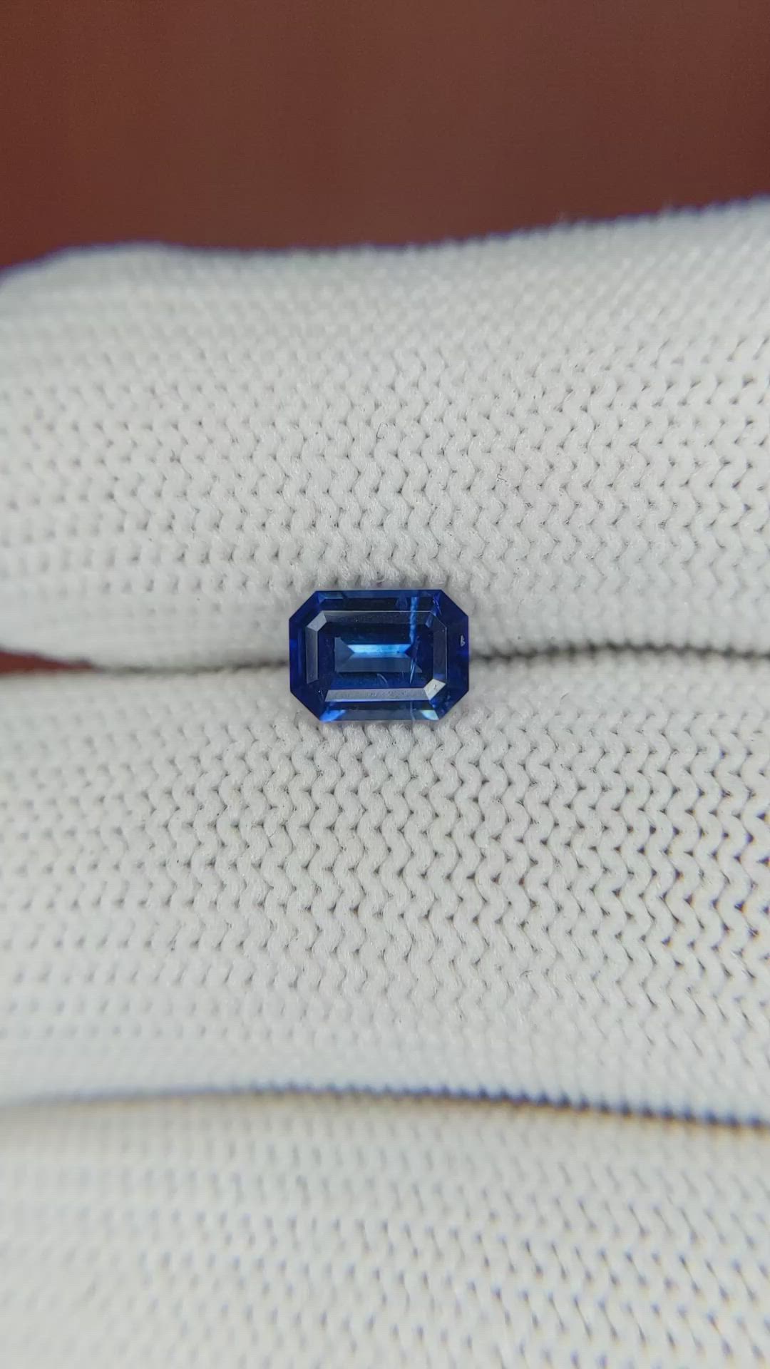 1.05 Ct. Blue Sapphire from Ceylon (Sri Lanka) Size Video