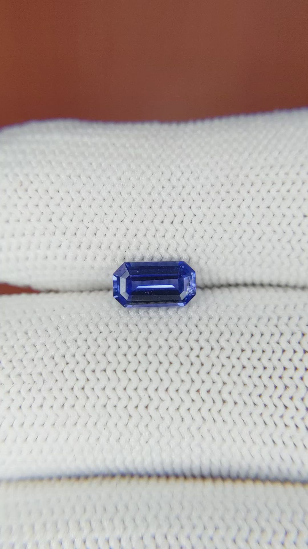 0.86 Ct. Blue Sapphire from Ceylon (Sri Lanka) Size Video