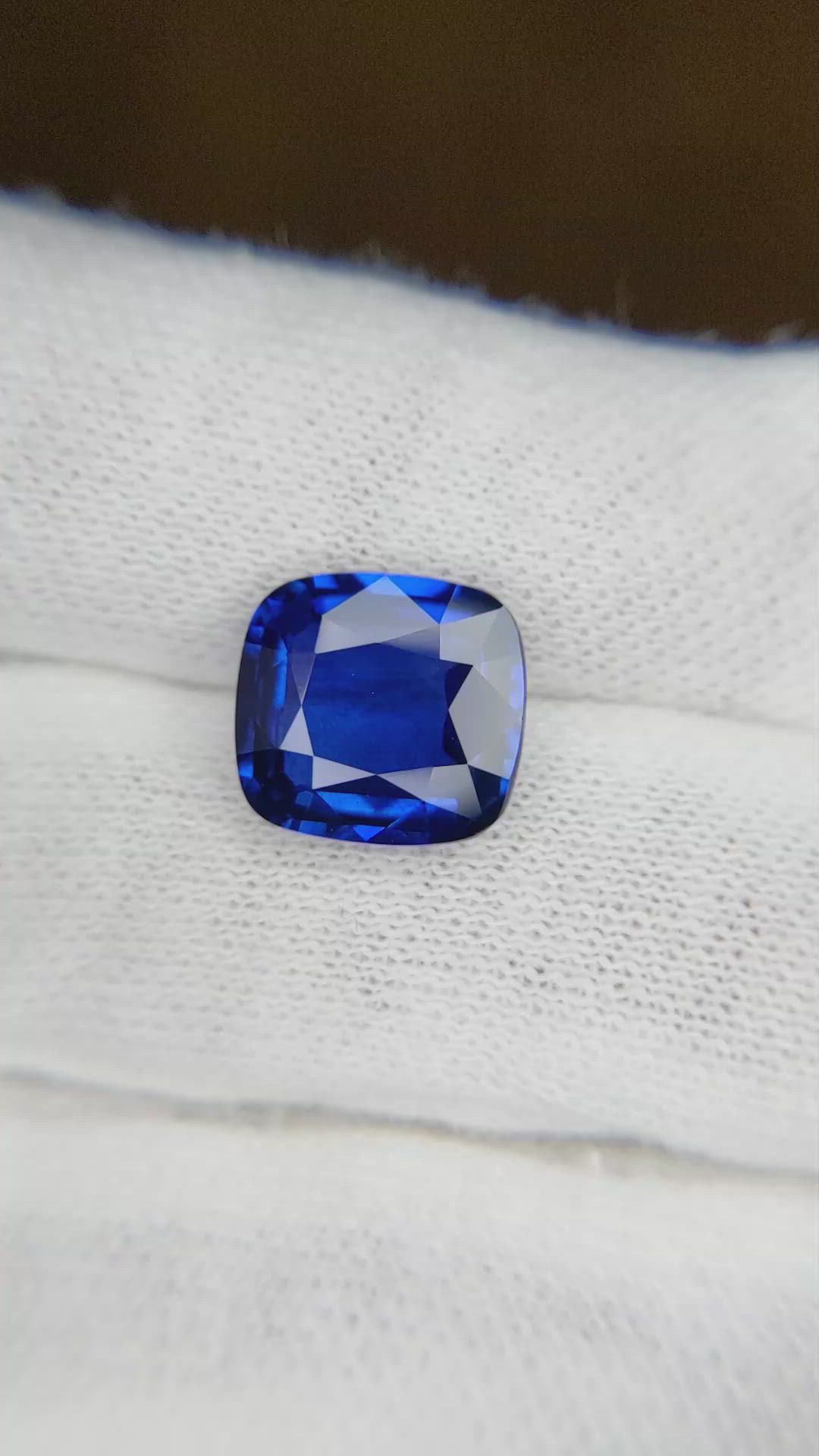 5.02 Ct. Blue Sapphire from Ceylon (Sri Lanka) Size Video