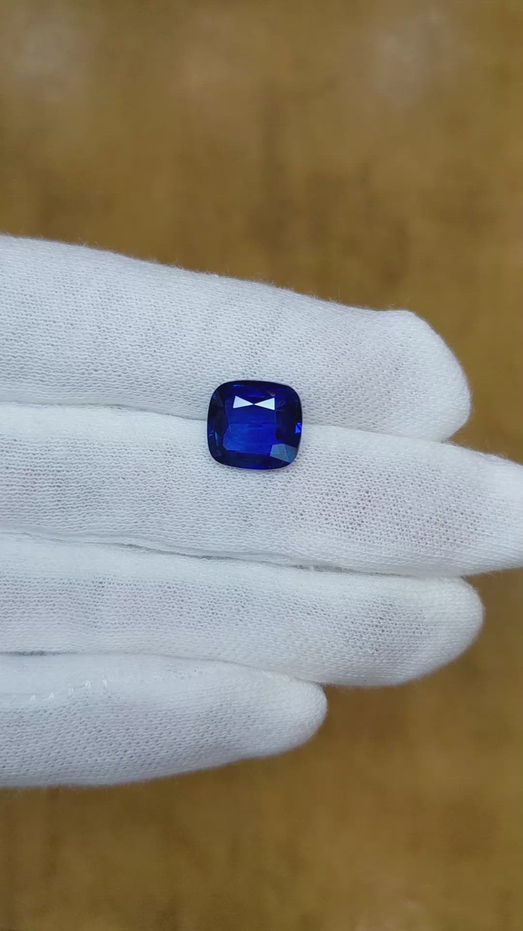 5.02 Ct. Blue Sapphire from Ceylon (Sri Lanka) Size Video