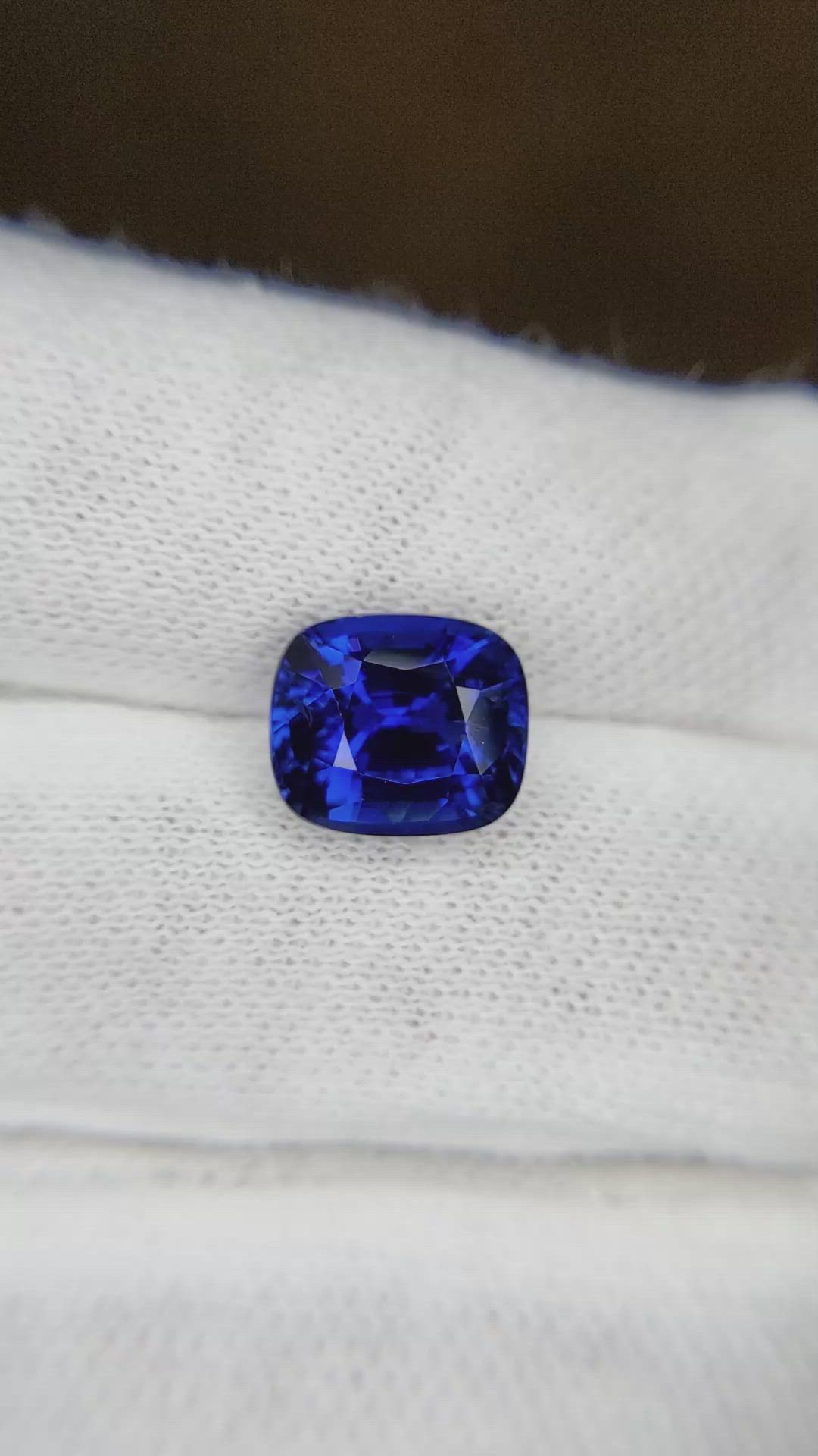 4.21 Ct. Blue Sapphire from Ceylon (Sri Lanka) Size Video