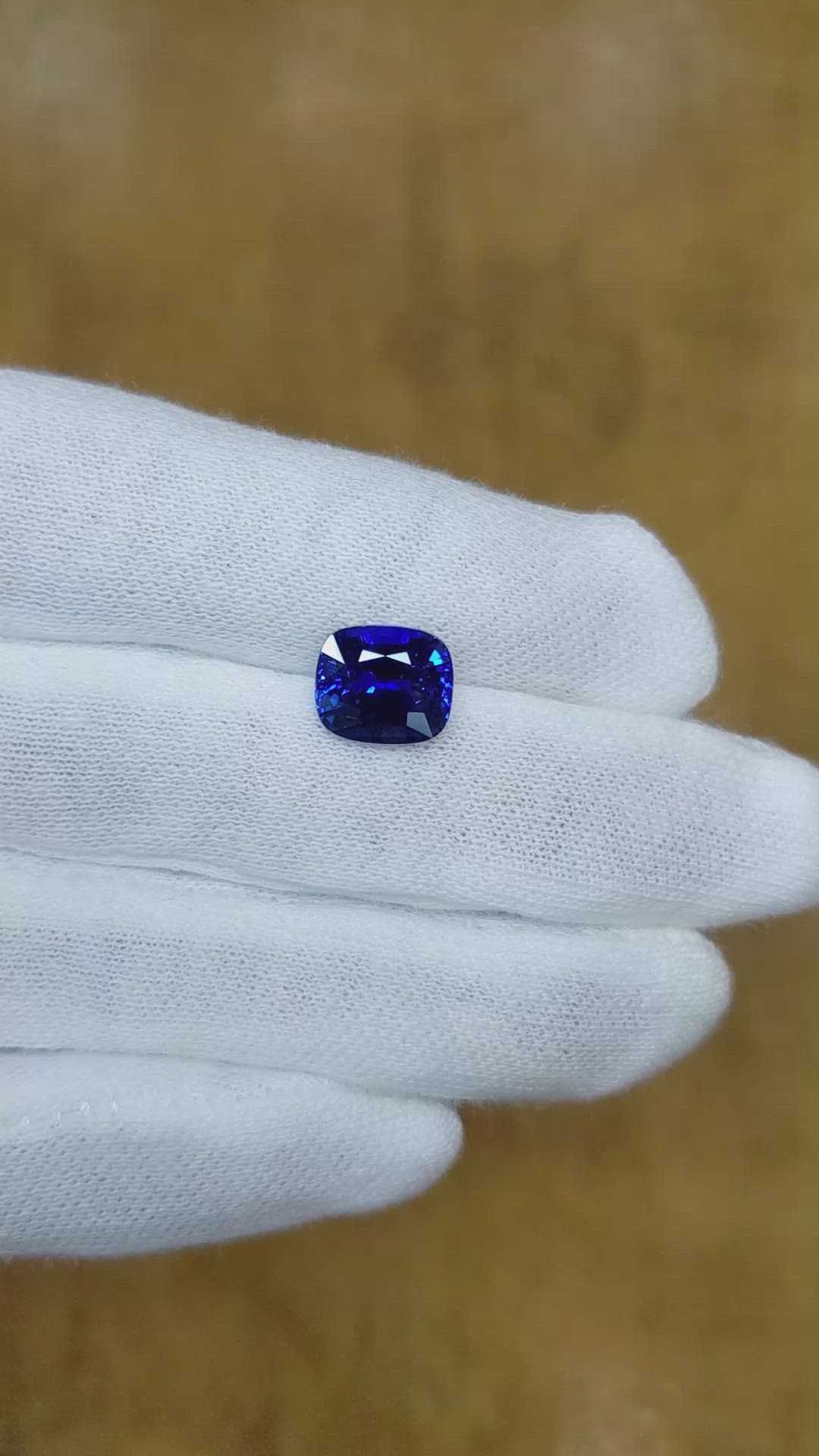 4.21 Ct. Blue Sapphire from Ceylon (Sri Lanka) Size Video