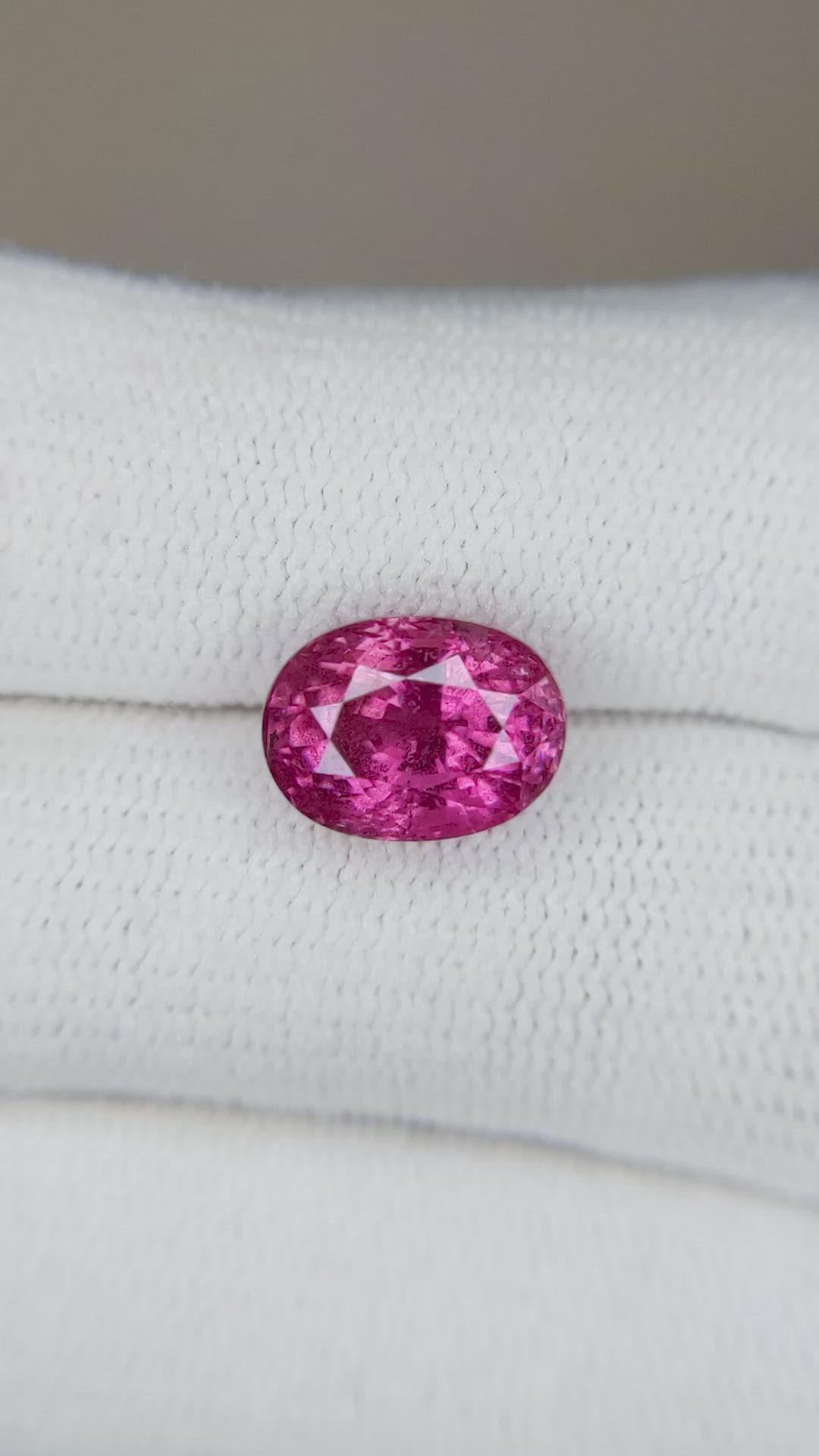 4.31 Ct. Reddish Pink Sapphire from Ceylon (Sri Lanka) Size Video