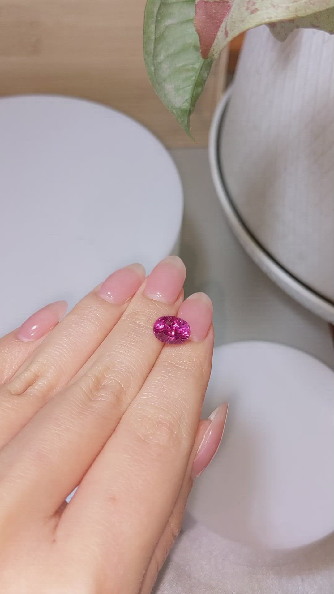 4.31 Ct. Reddish Pink Sapphire from Ceylon (Sri Lanka) Size Video
