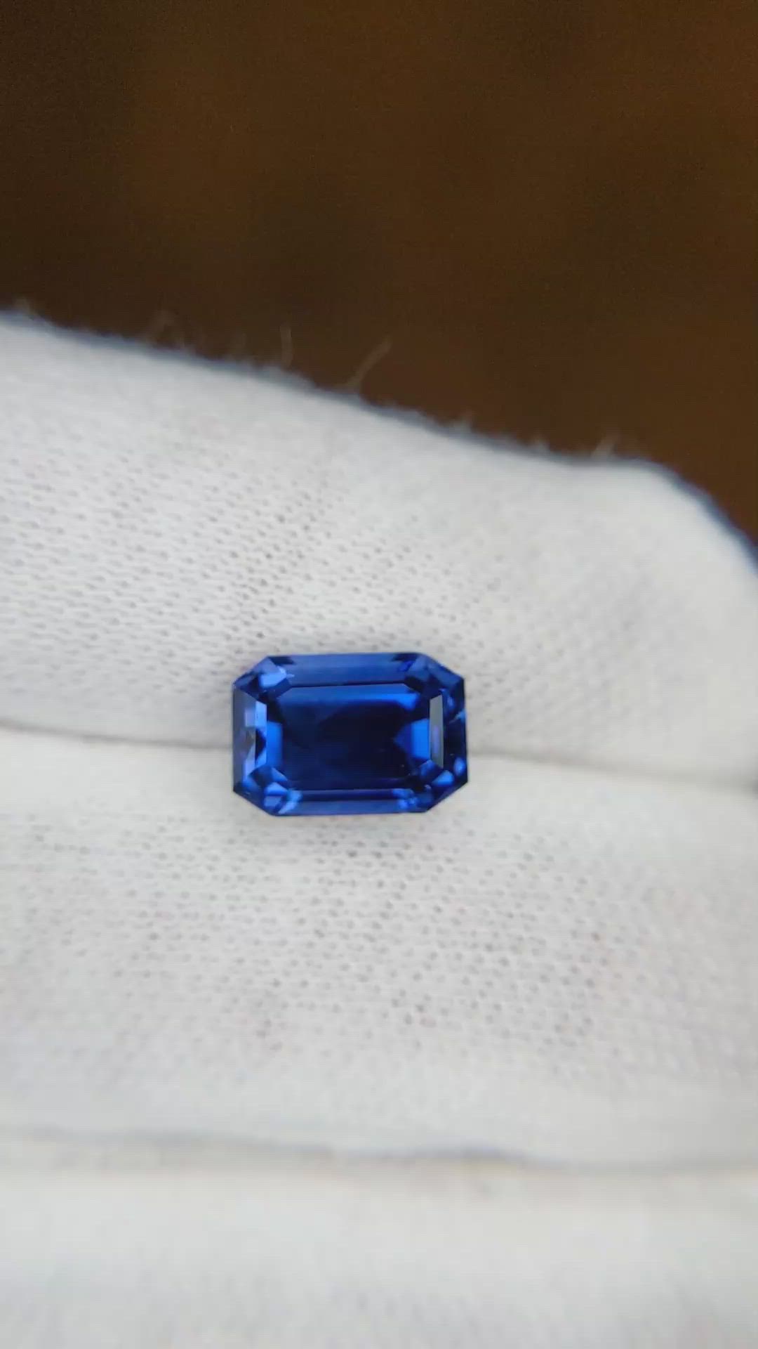 3.77 Ct. Blue Sapphire from Ceylon (Sri Lanka) Size Video