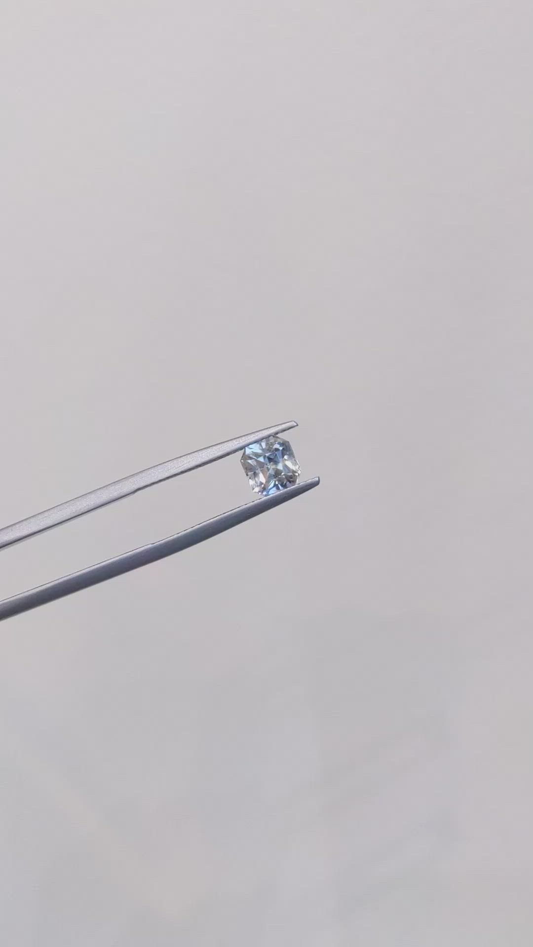 1.75 Ct. Bi Color Sapphire from Ceylon (Sri Lanka) Size Video