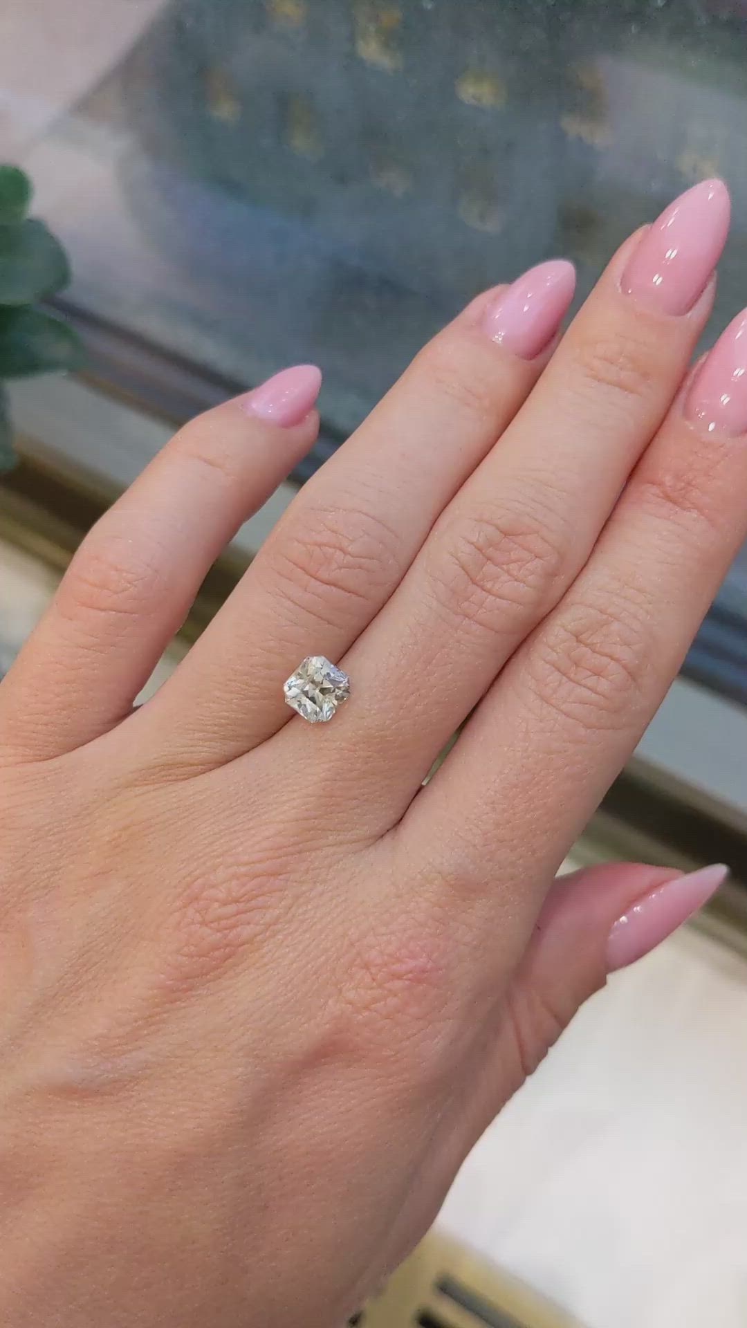 1.75 Ct. Bi Color Sapphire from Ceylon (Sri Lanka) Size Video