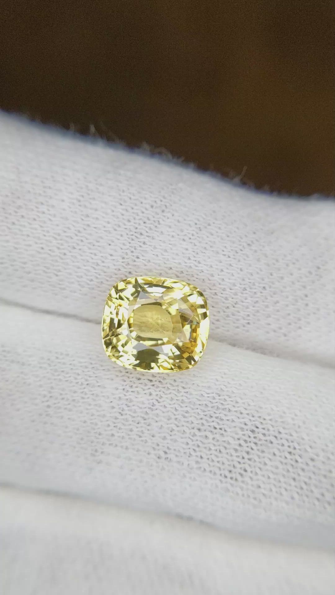 4.08 Ct. Yellow Sapphire from Ceylon (Sri Lanka) Size Video