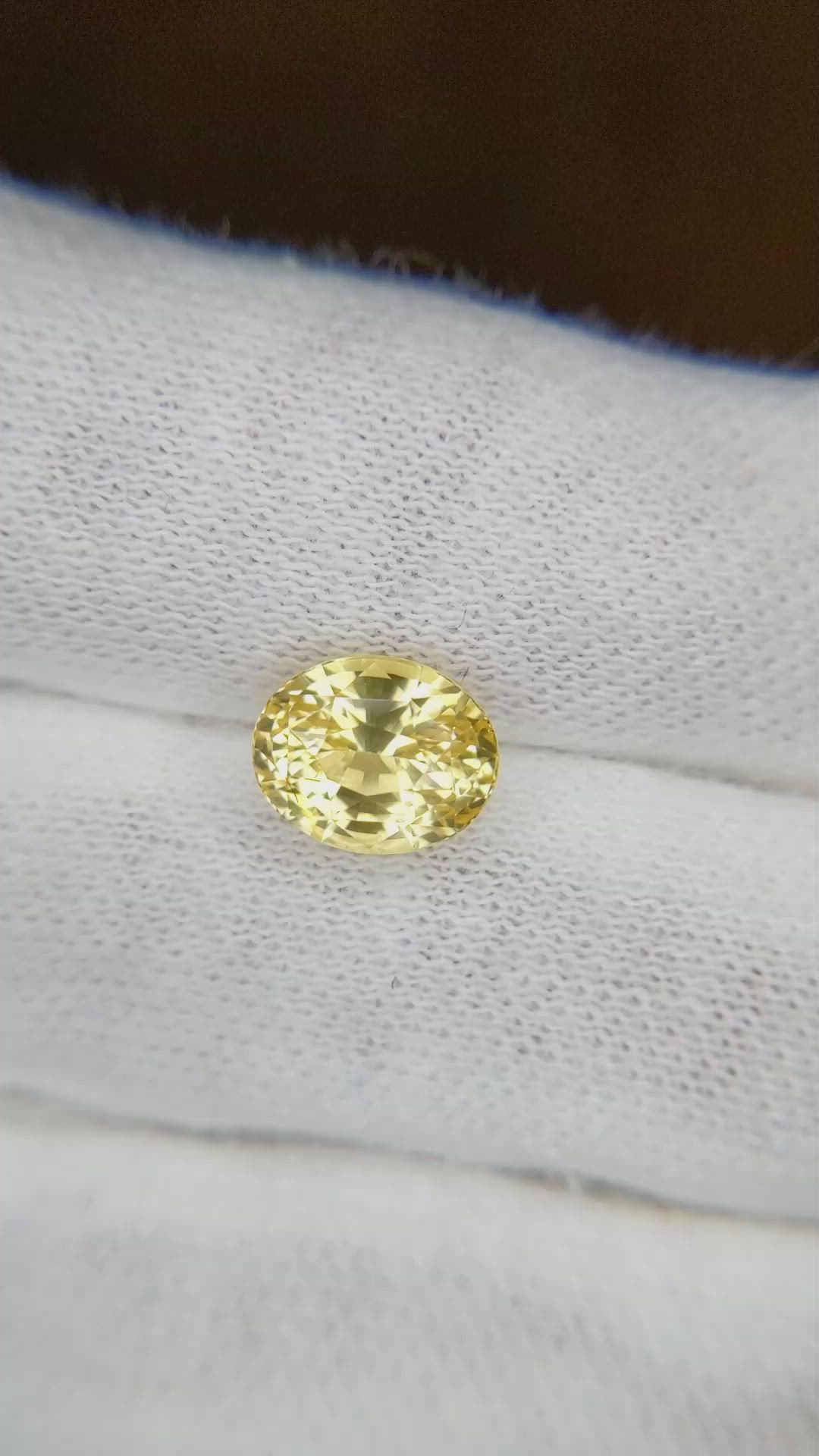 3.07 Ct. Yellow Sapphire from Ceylon (Sri Lanka) Size Video
