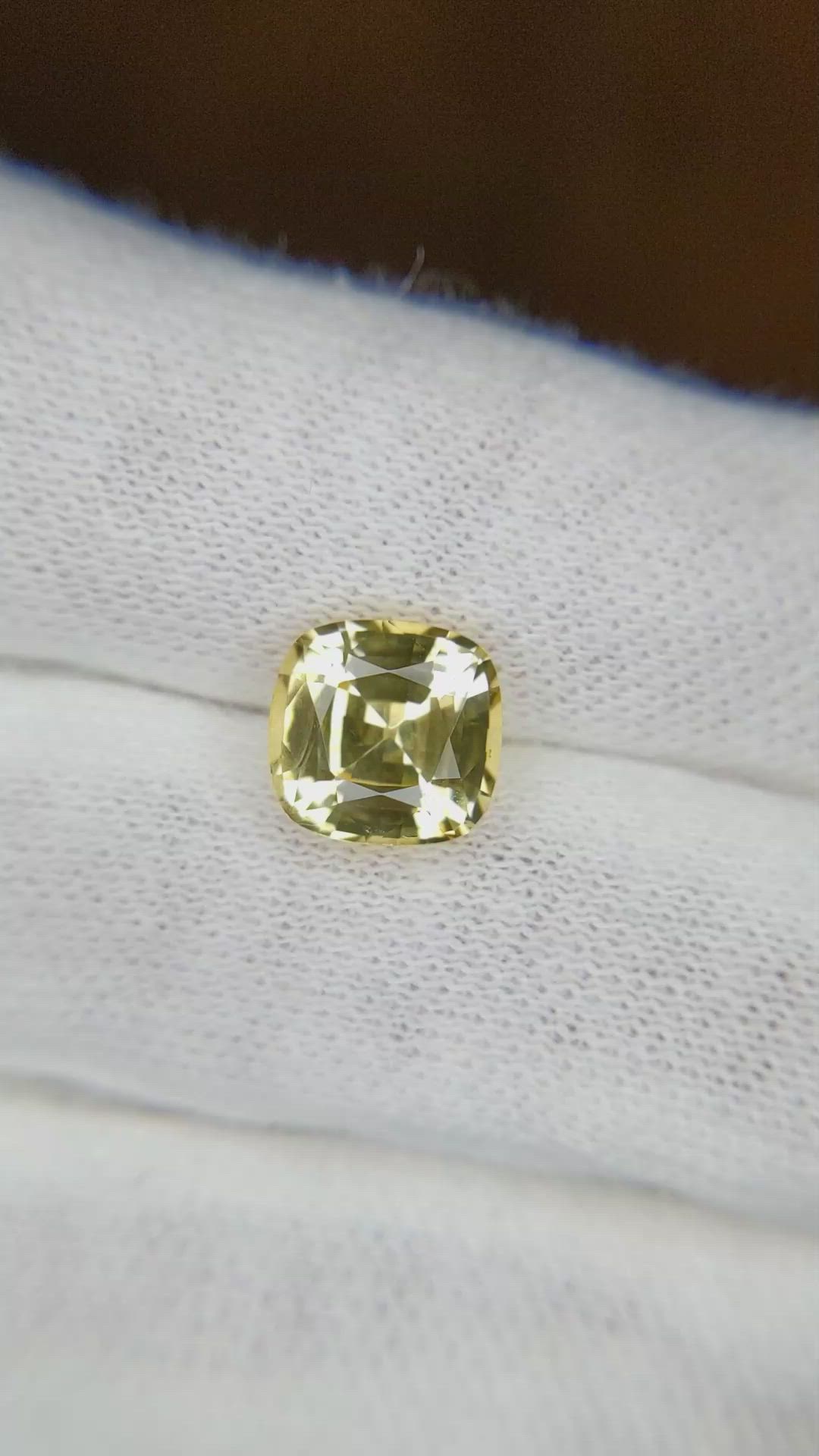 3.31 Ct. Yellow Sapphire from Ceylon (Sri Lanka) Size Video