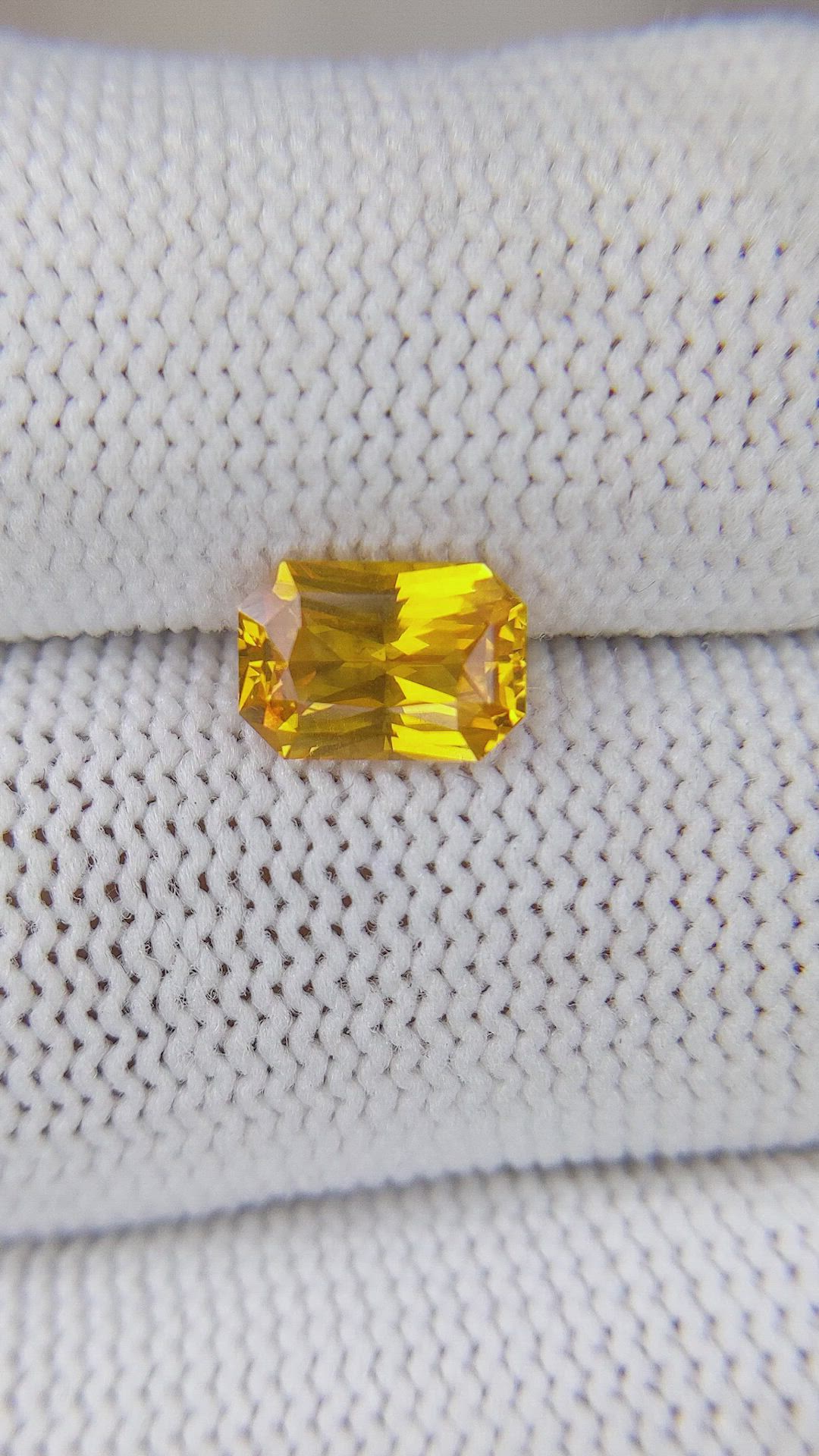 1.75 Ct. Yellowish Orange Sapphire from Ceylon (Sri Lanka) Size Video