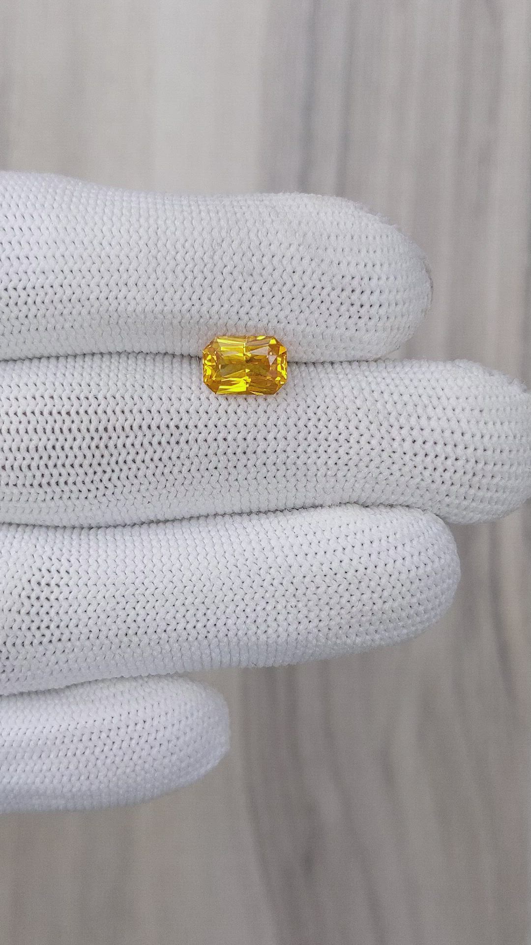 1.75 Ct. Yellowish Orange Sapphire from Ceylon (Sri Lanka) Size Video