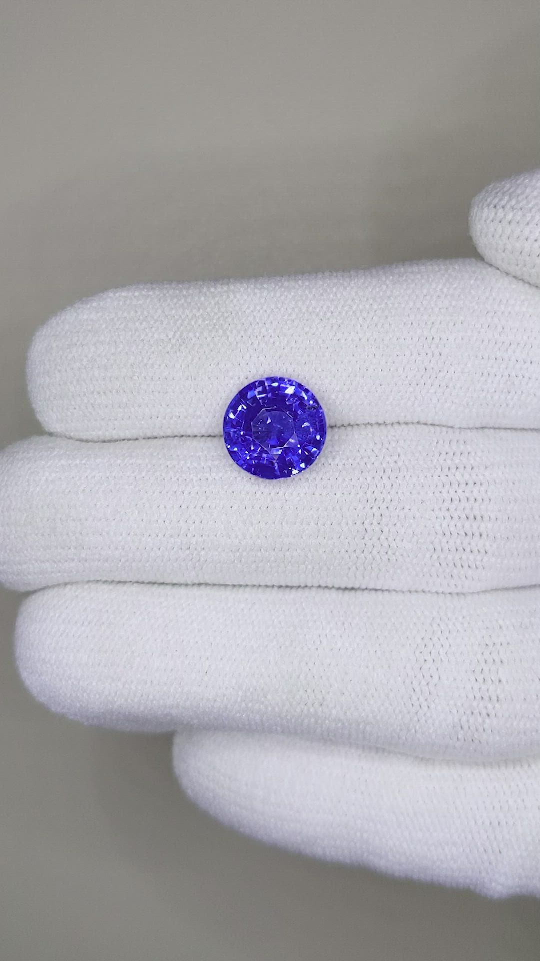 4.33 Ct. Blue Sapphire from Ceylon (Sri Lanka) Size Video