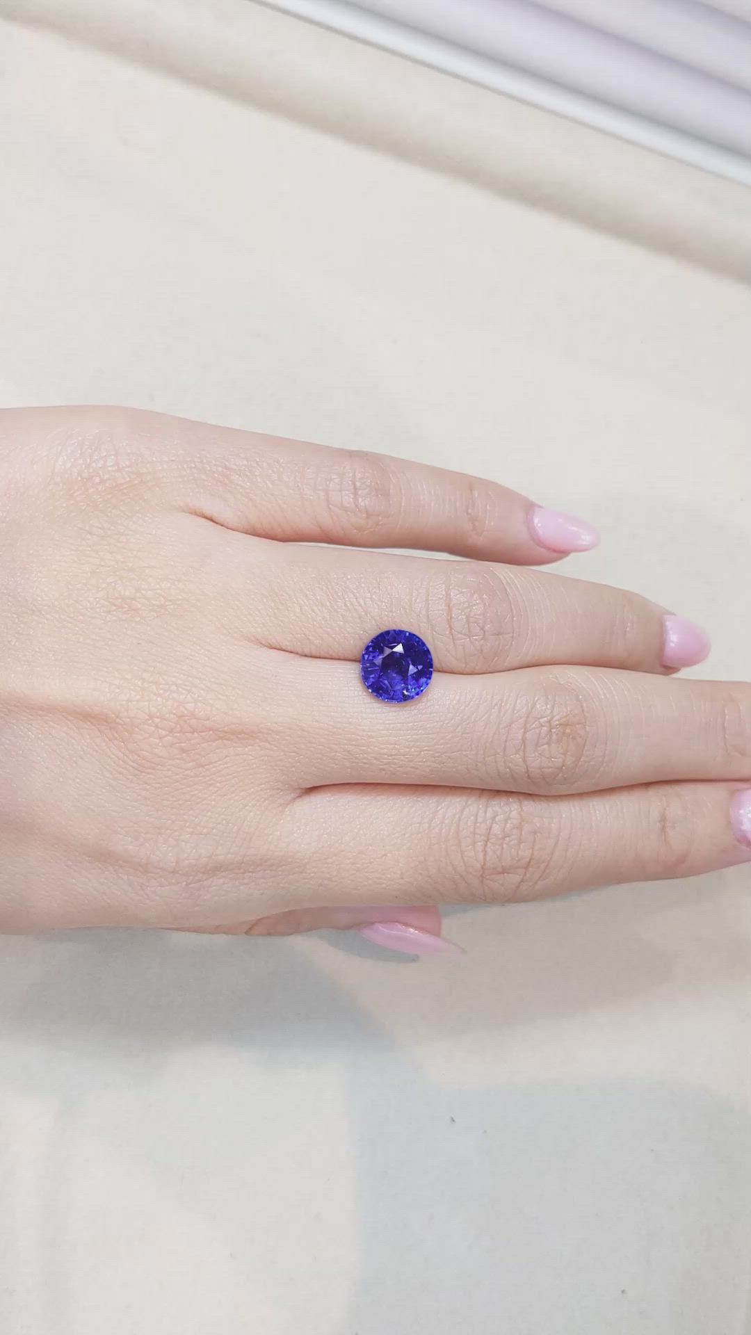 4.33 Ct. Blue Sapphire from Ceylon (Sri Lanka) Size Video