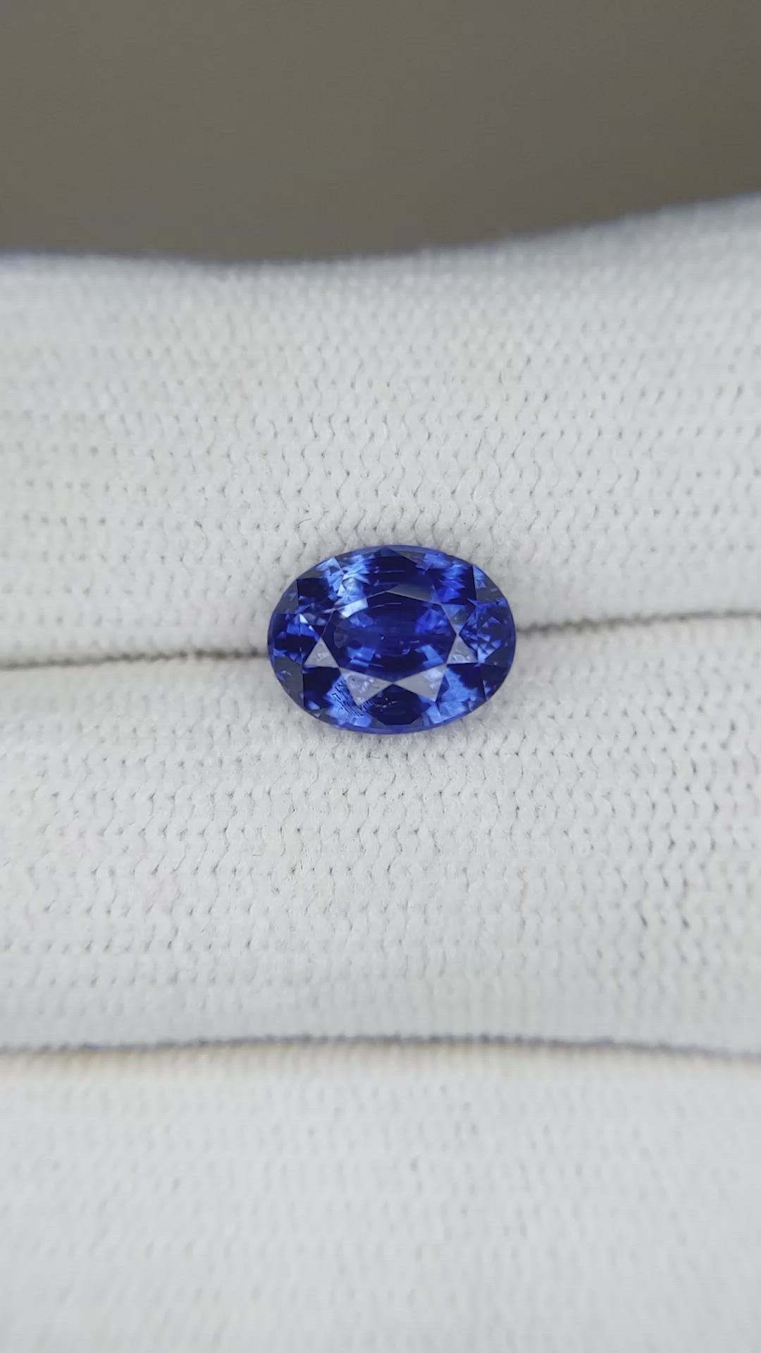 2.65 Ct. Blue Sapphire from Ceylon (Sri Lanka) Size Video