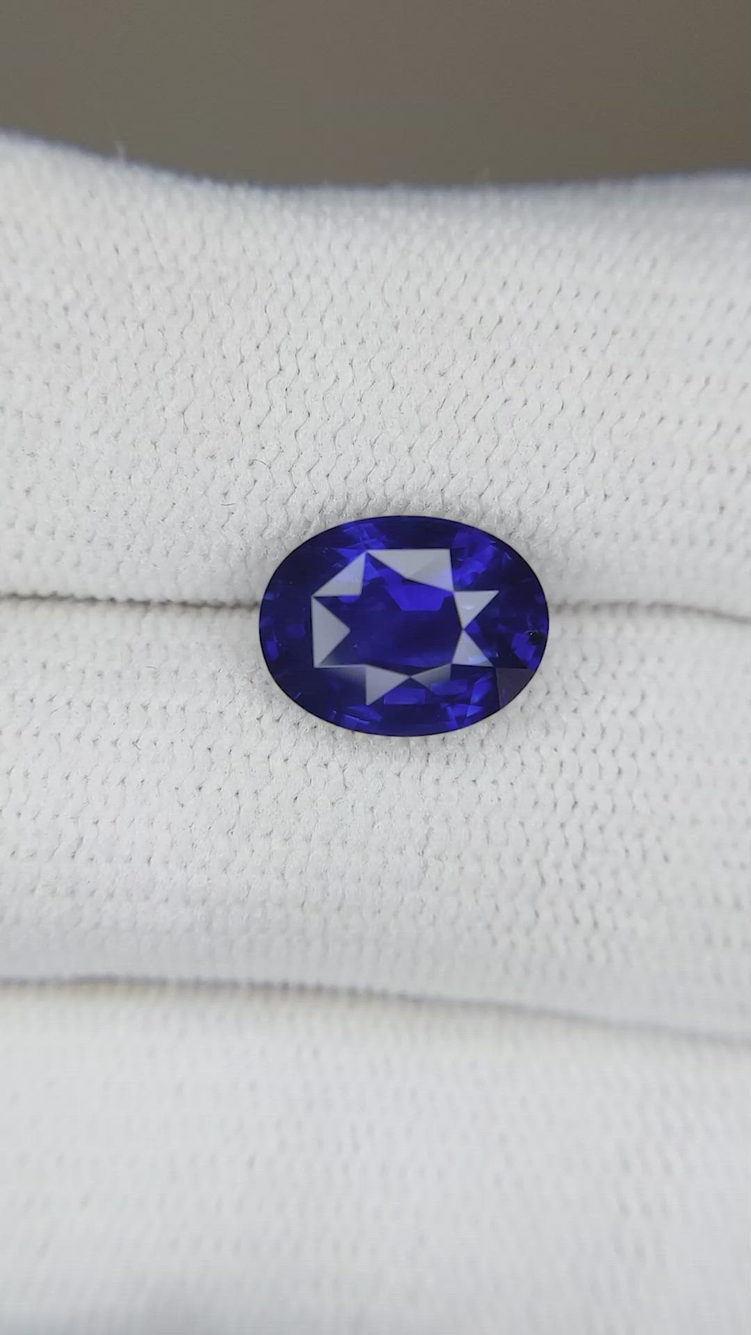 3.21 Ct. Blue Sapphire from Ceylon (Sri Lanka) Size Video