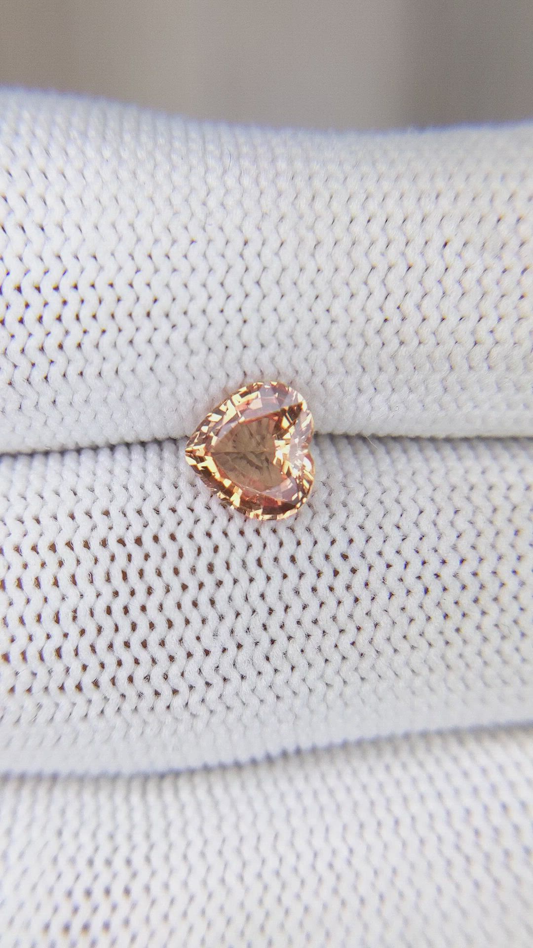 1.24 Ct. Padparadscha Sapphire from Ceylon (Sri Lanka) Size Video
