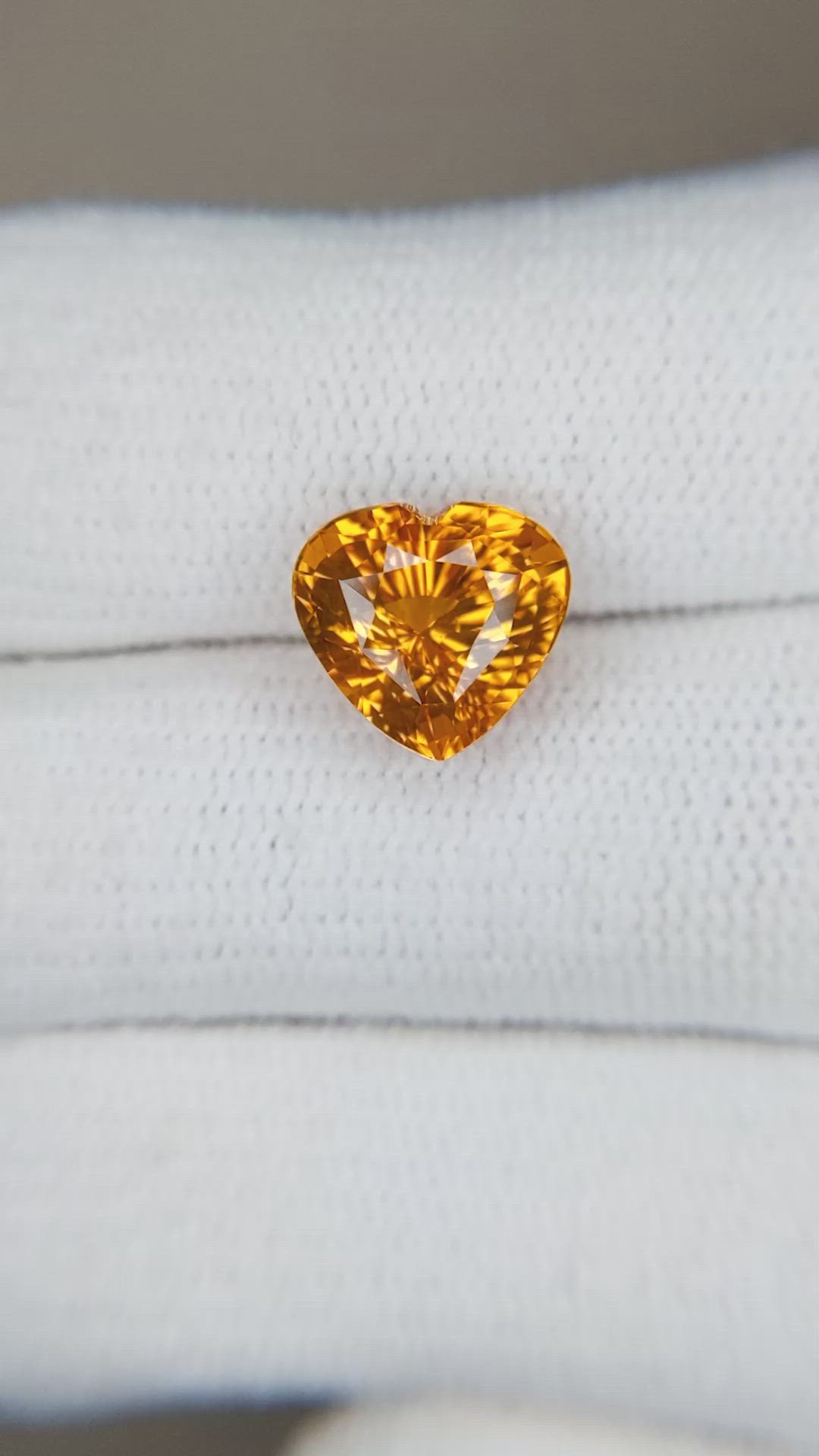 4.02 Ct. Orange Sapphire from Ceylon (Sri Lanka) Size Video