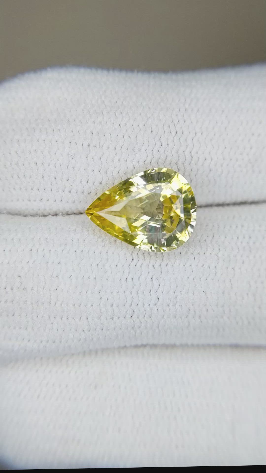 3.32 Ct. Yellow Sapphire from Ceylon (Sri Lanka) Size Video