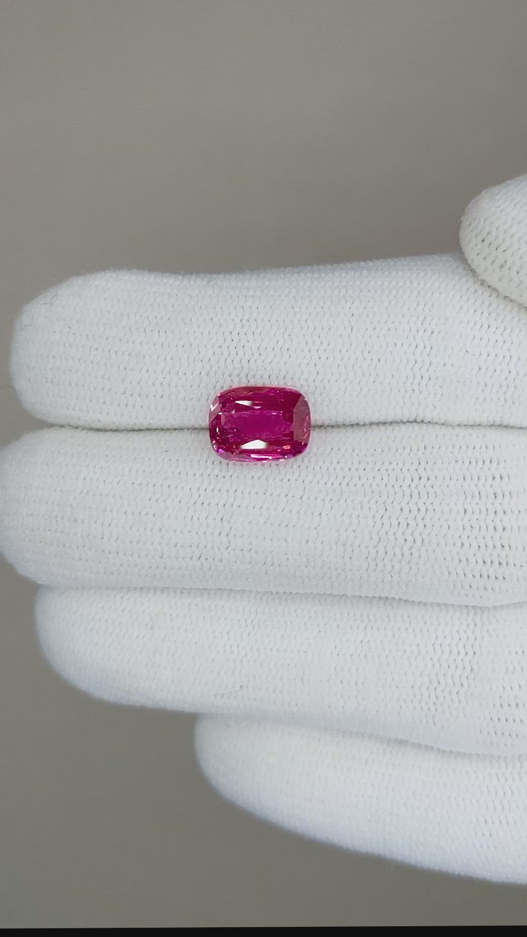 3.07 Ct. Reddish Pink Sapphire from Ceylon (Sri Lanka) Size Video