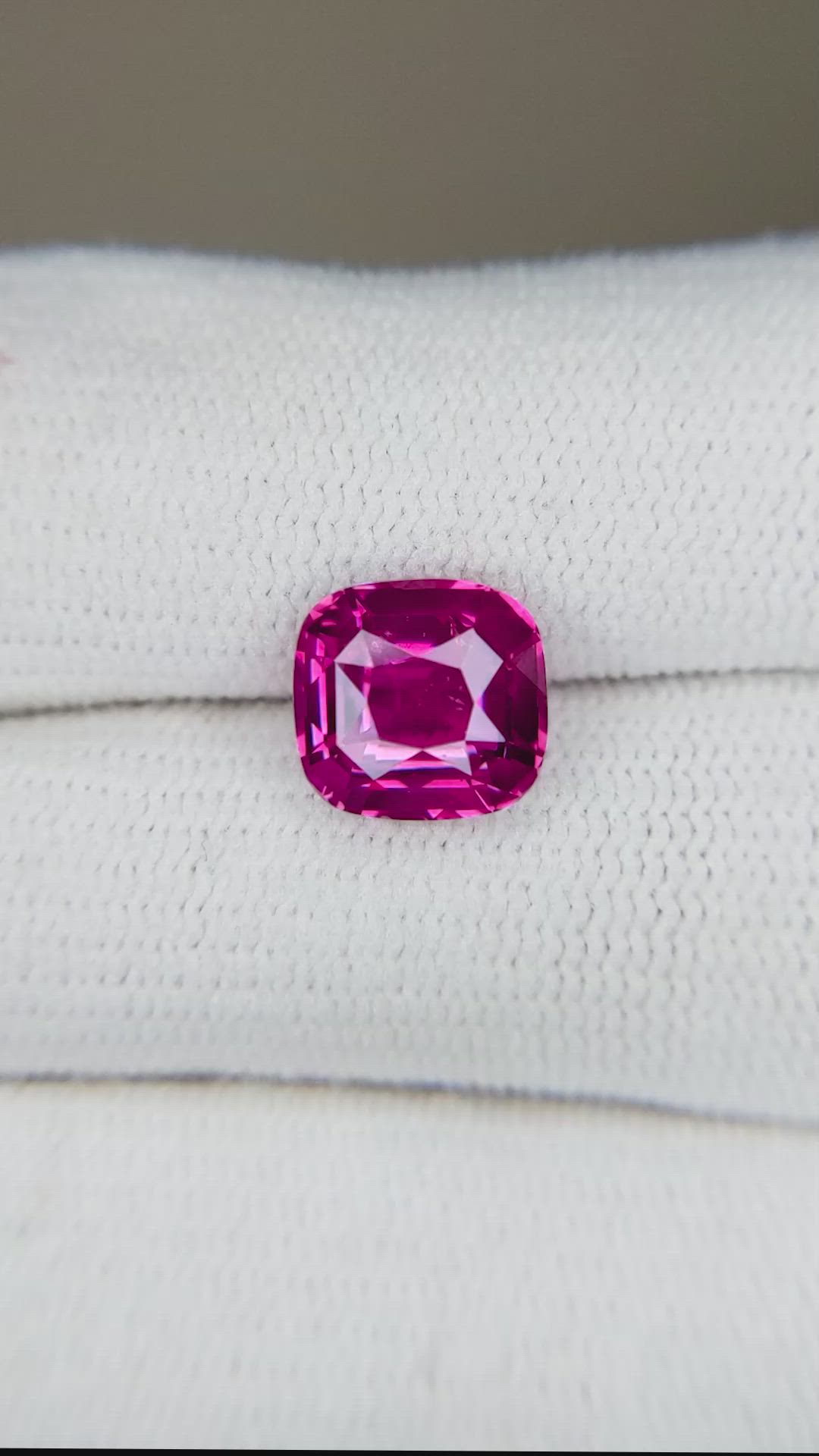 3.22 Ct. Reddish Pink Sapphire from Ceylon (Sri Lanka) Size Video