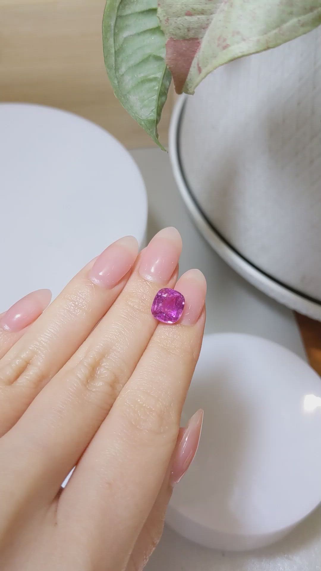 4.03 Ct. Purplish Pink Sapphire from Ceylon (Sri Lanka) Size Video