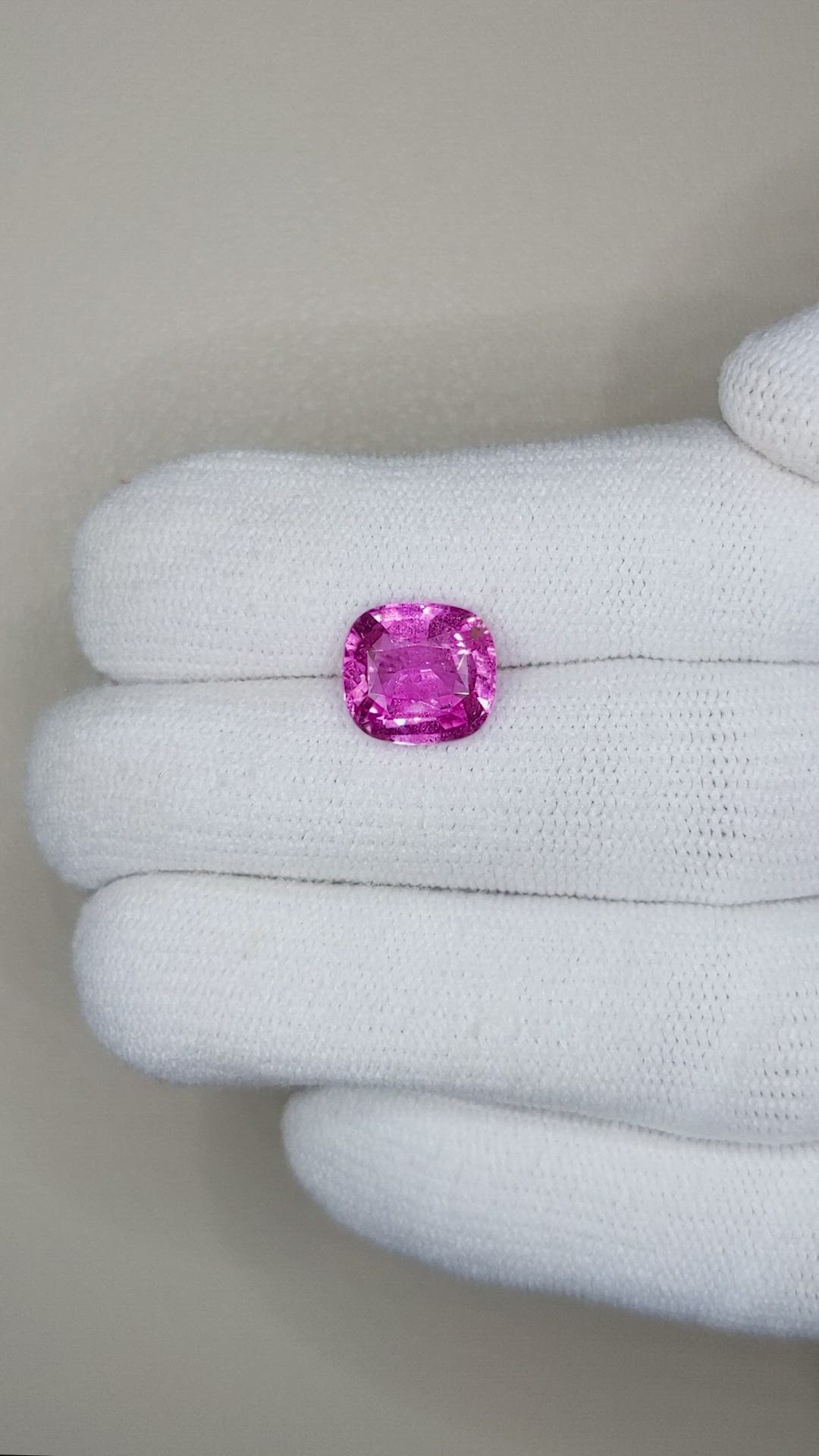 4.03 Ct. Purplish Pink Sapphire from Ceylon (Sri Lanka) Size Video