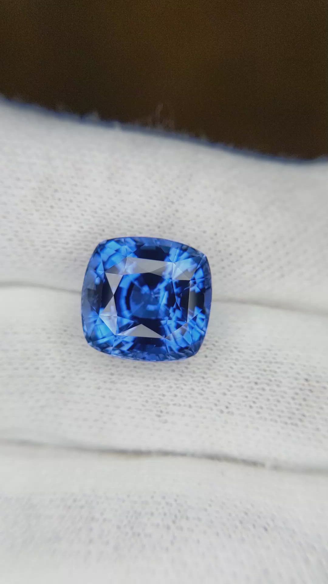 10.19 Ct. Blue Sapphire from Ceylon (Sri Lanka) Size Video