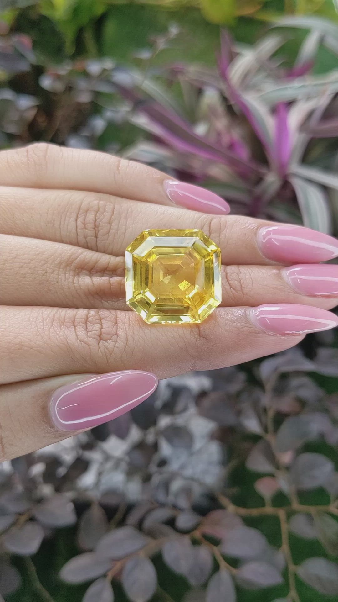 43.32 Ct. Yellow Sapphire from Ceylon (Sri Lanka) Size Video