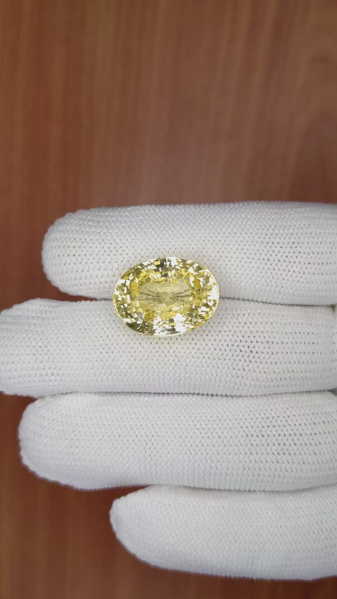 21.50 Ct. Yellow Sapphire from Ceylon (Sri Lanka) Size Video