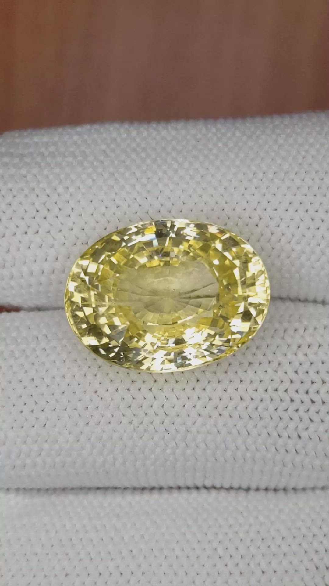 21.50 Ct. Yellow Sapphire from Ceylon (Sri Lanka) Size Video