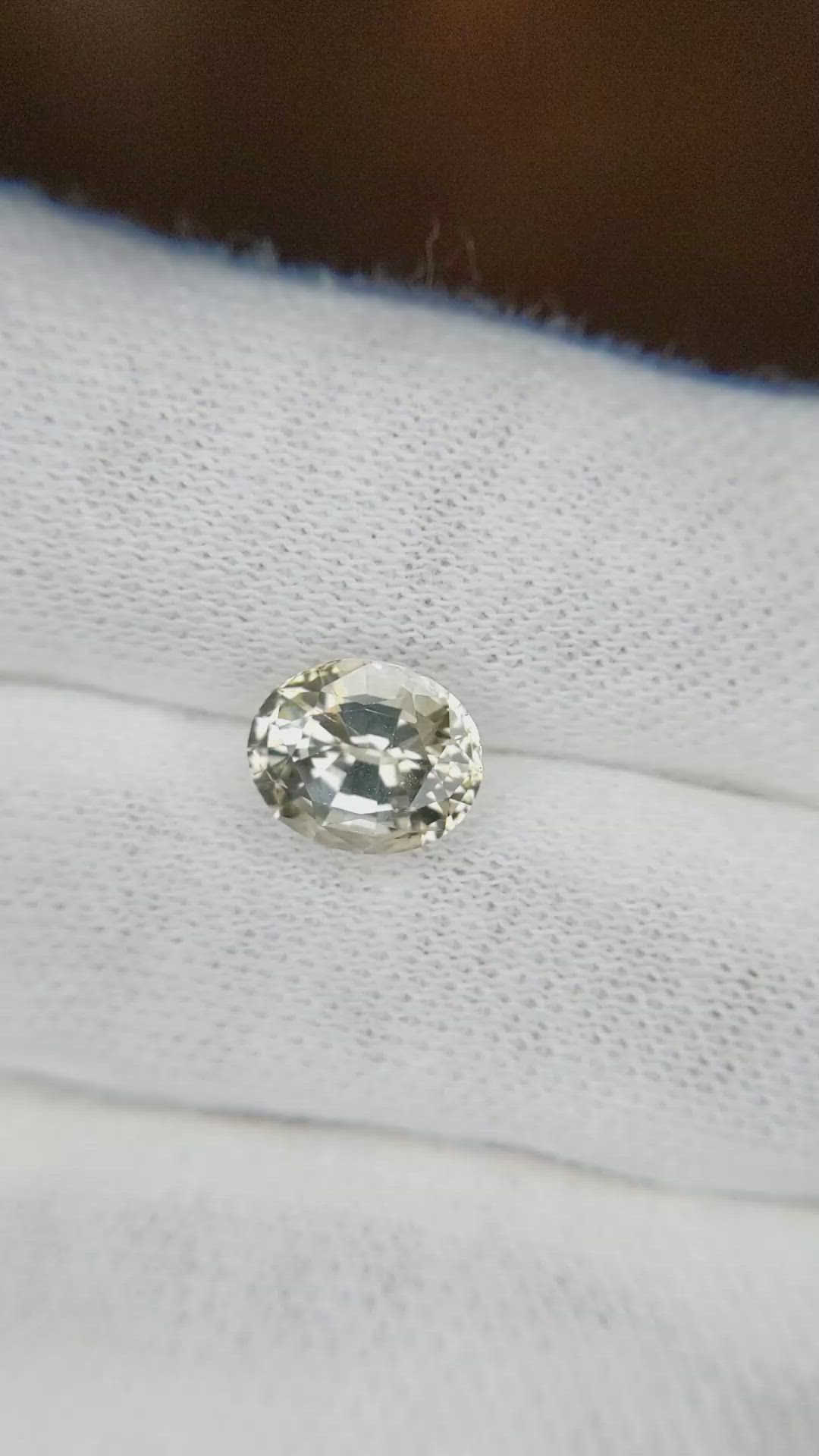 2.41 Ct. Yellow Sapphire from Ceylon (Sri Lanka) Size Video
