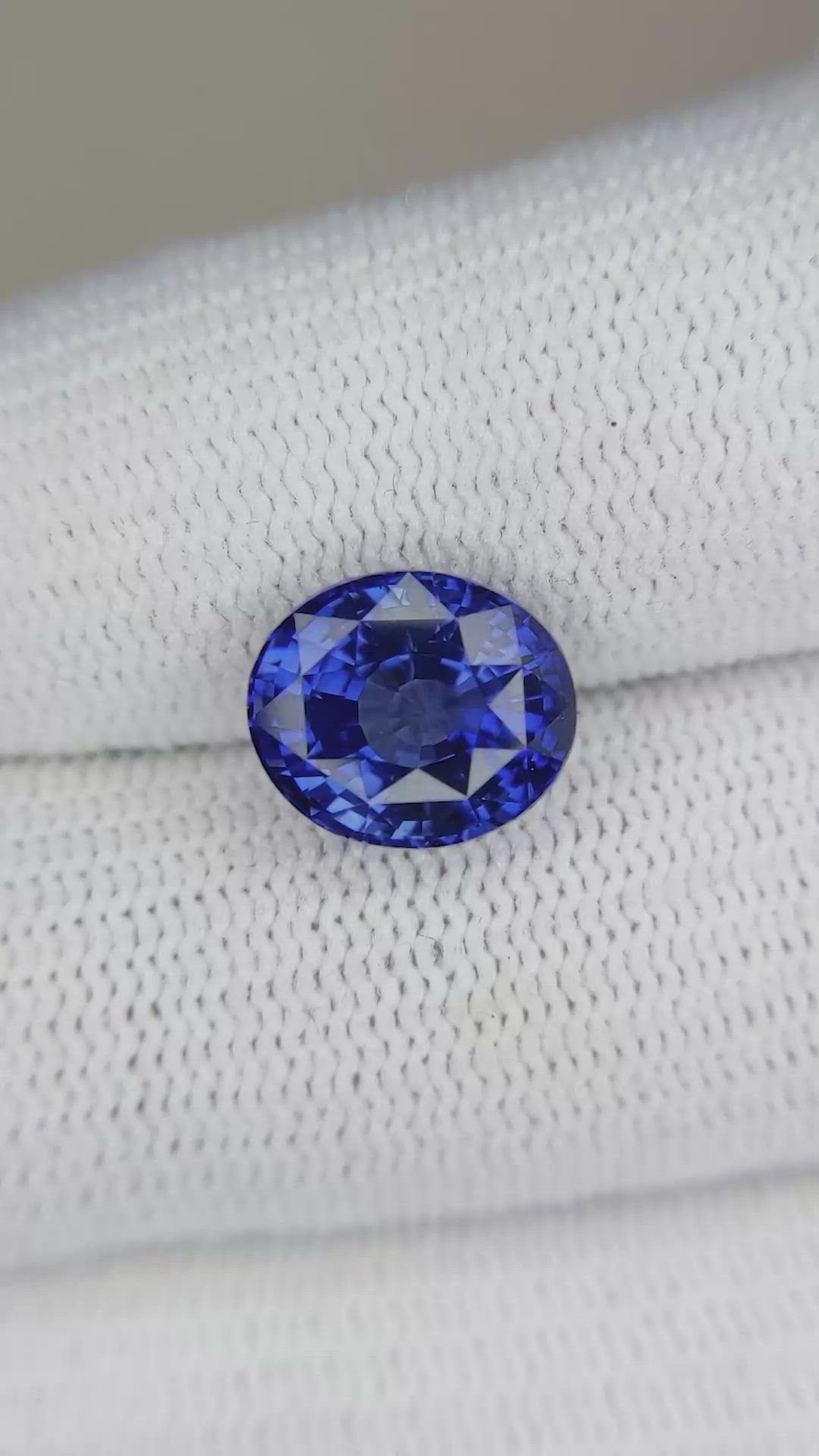 4.60 Ct. Blue Sapphire from Ceylon (Sri Lanka) Size Video