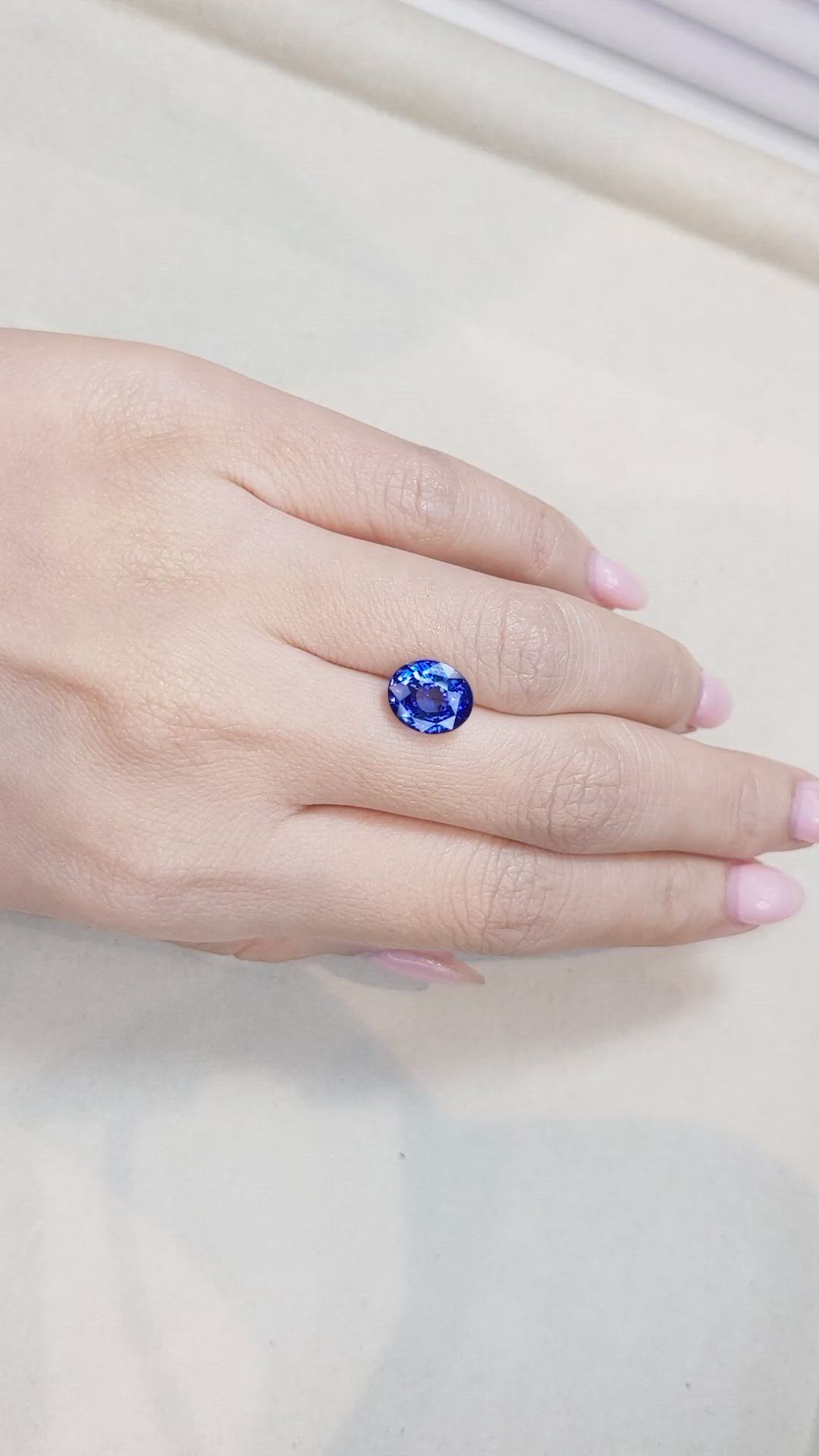 4.60 Ct. Blue Sapphire from Ceylon (Sri Lanka) Size Video