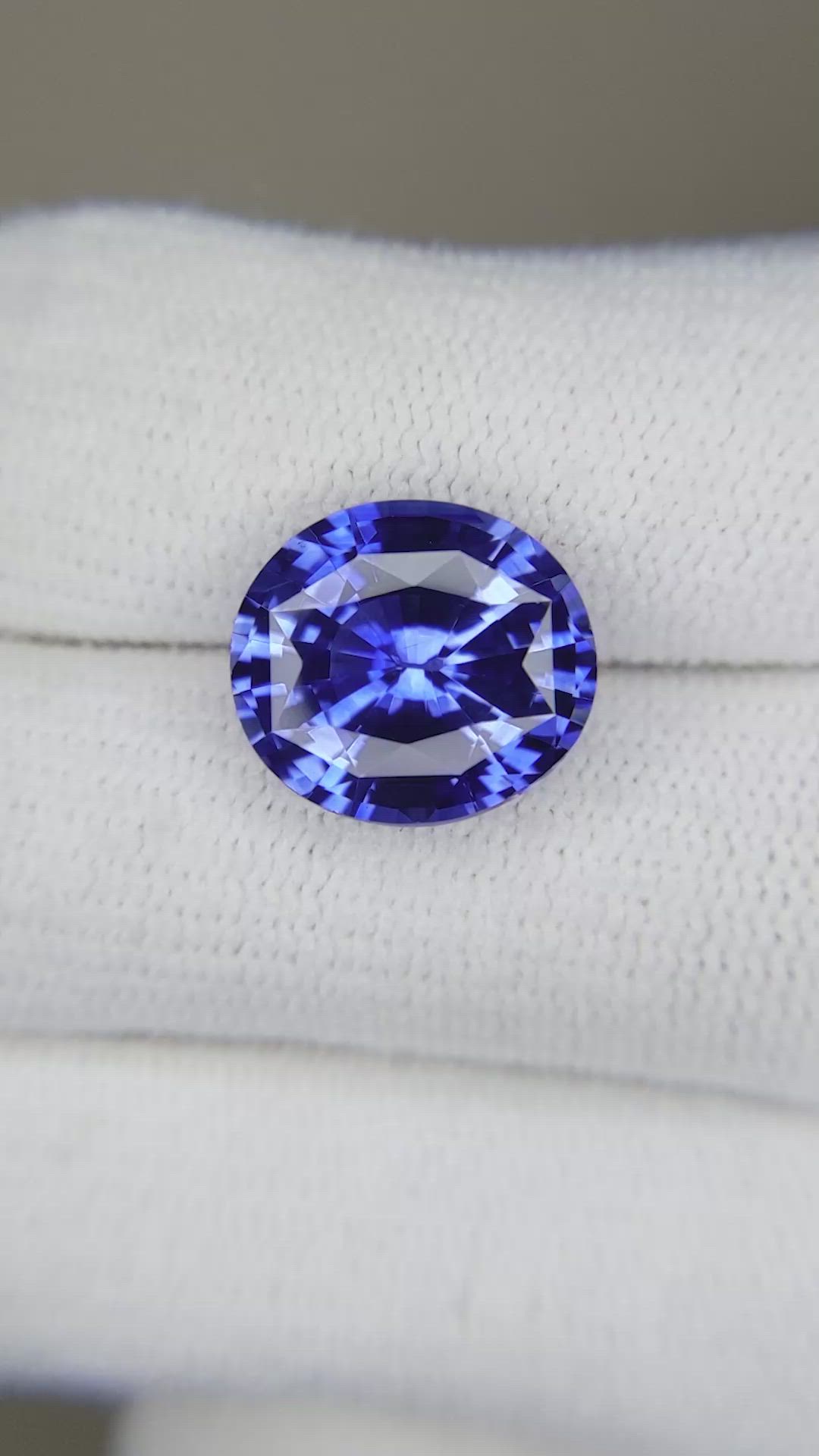 6.27 Ct. Blue Sapphire from Ceylon (Sri Lanka) Size Video