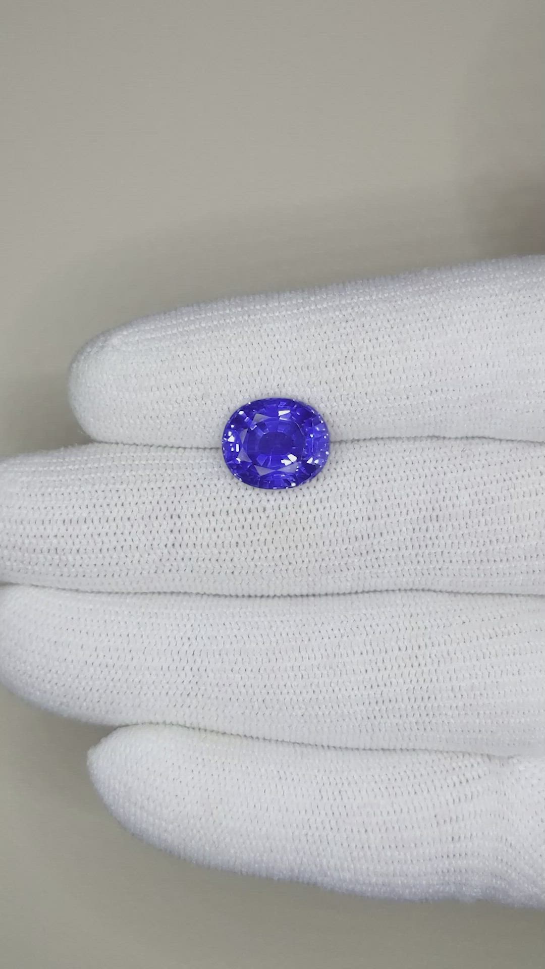 5.79 Ct. Blue Sapphire from Ceylon (Sri Lanka) Size Video